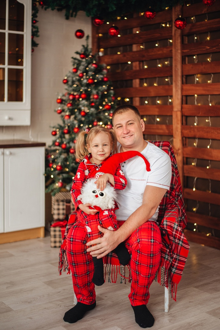 Семейная фотосессия в новый 2023 год. Балаково Фотостудия STUDIO 2.0
