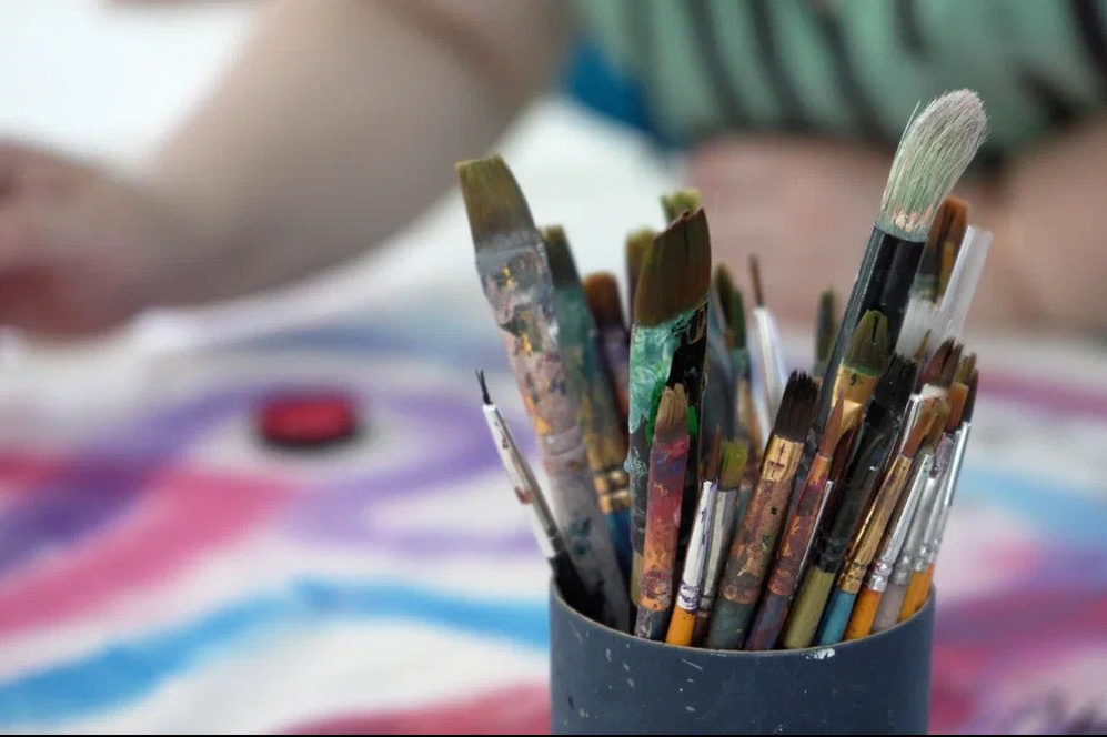 Роспись чехла на телефон на заказ — авторская кастомизация аксессуаров с уникальным дизайном и ручной художественной росписью