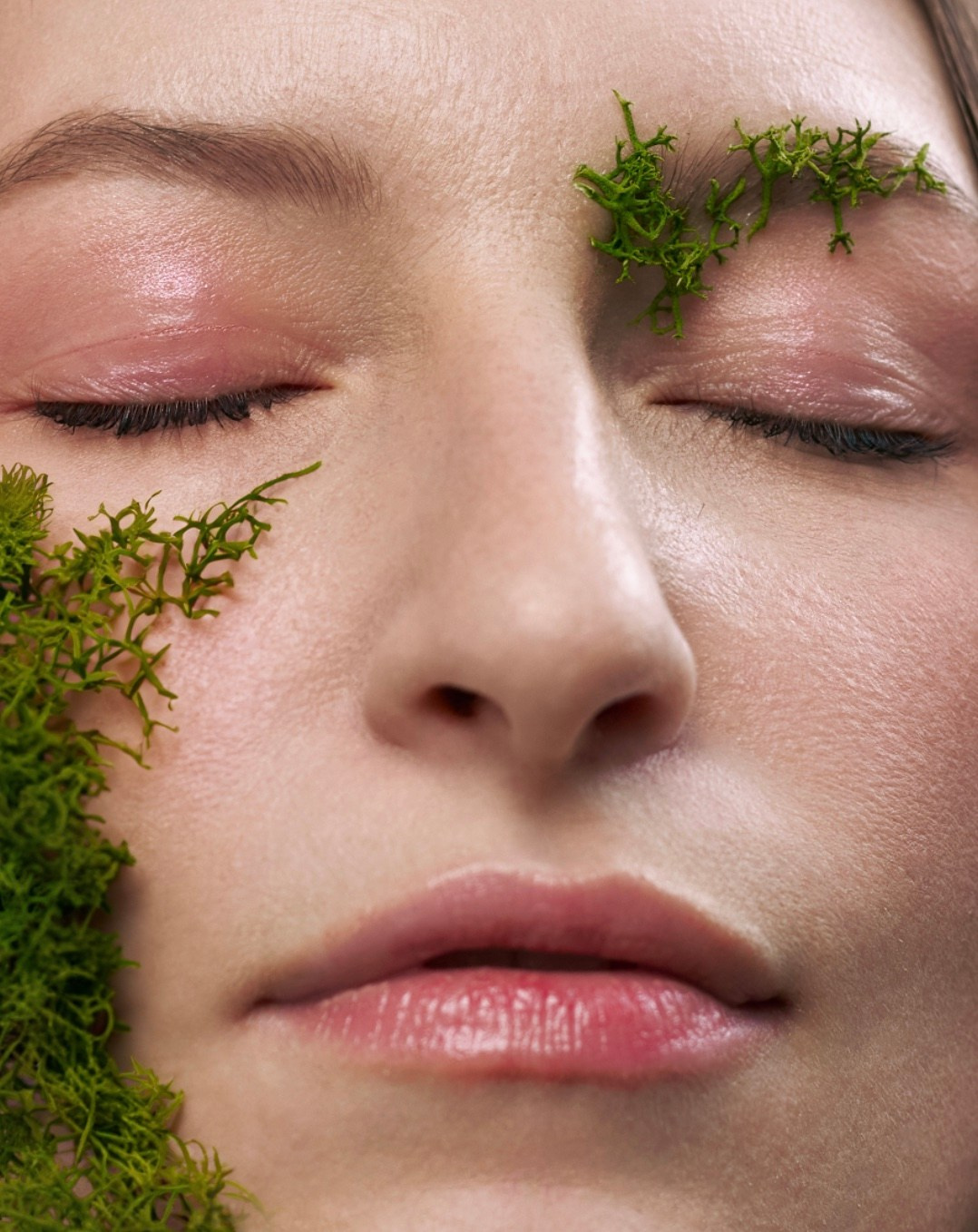 AI. Beauty & fashion retoucher available worldwide Liya Embrace
