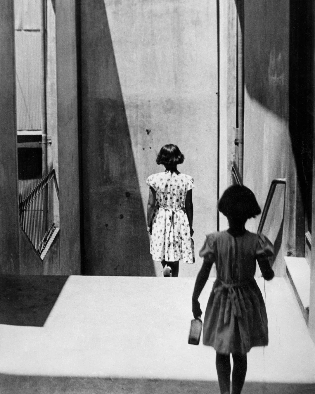 Фото Sergio Larrain, которое он назвал своей «первой волшебной фотографией», Пасаха Бавестрелло в Вальпараи, Чили, 1952 год