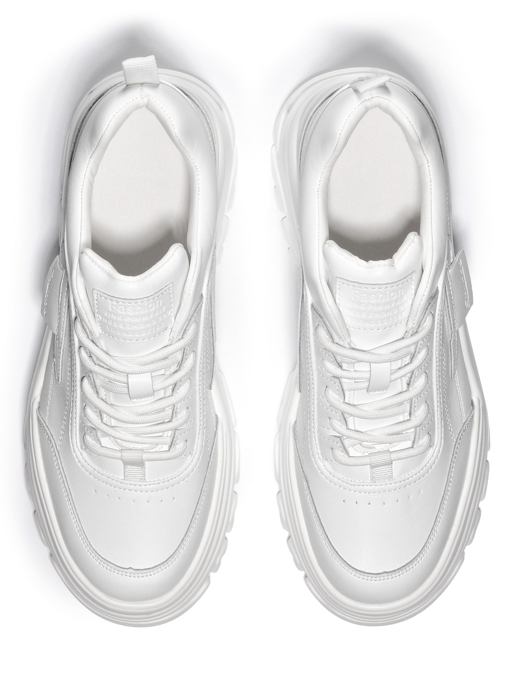 Белые кроссовки вид сверху
