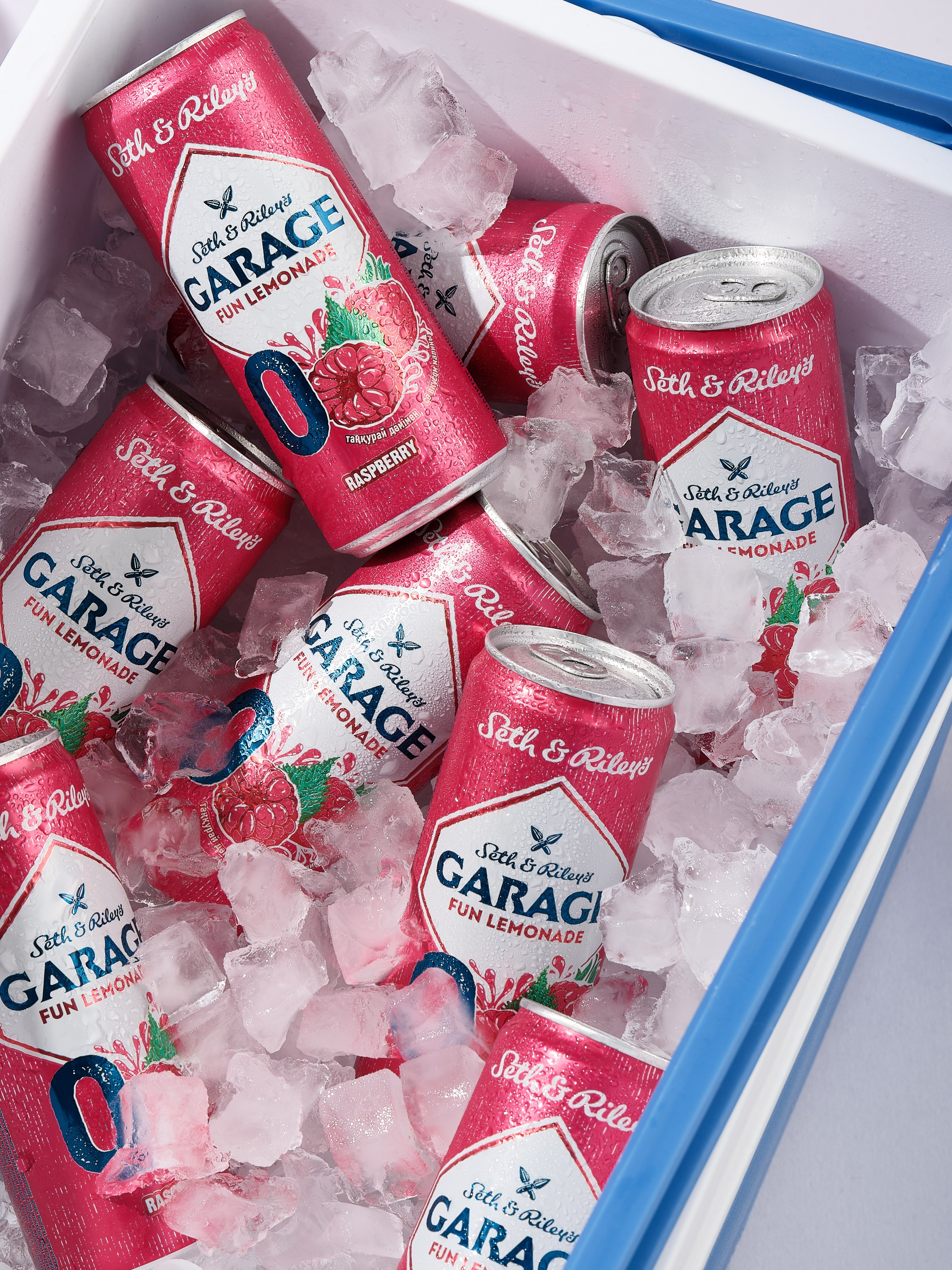 Шикарная фотосессия для Carlsberg и GARAGE: креатив, команда и потрясающие результаты. Фотограф в Алматы Дмитрий Лукьянов. Предметная и рекламная фотосъёмка товаров