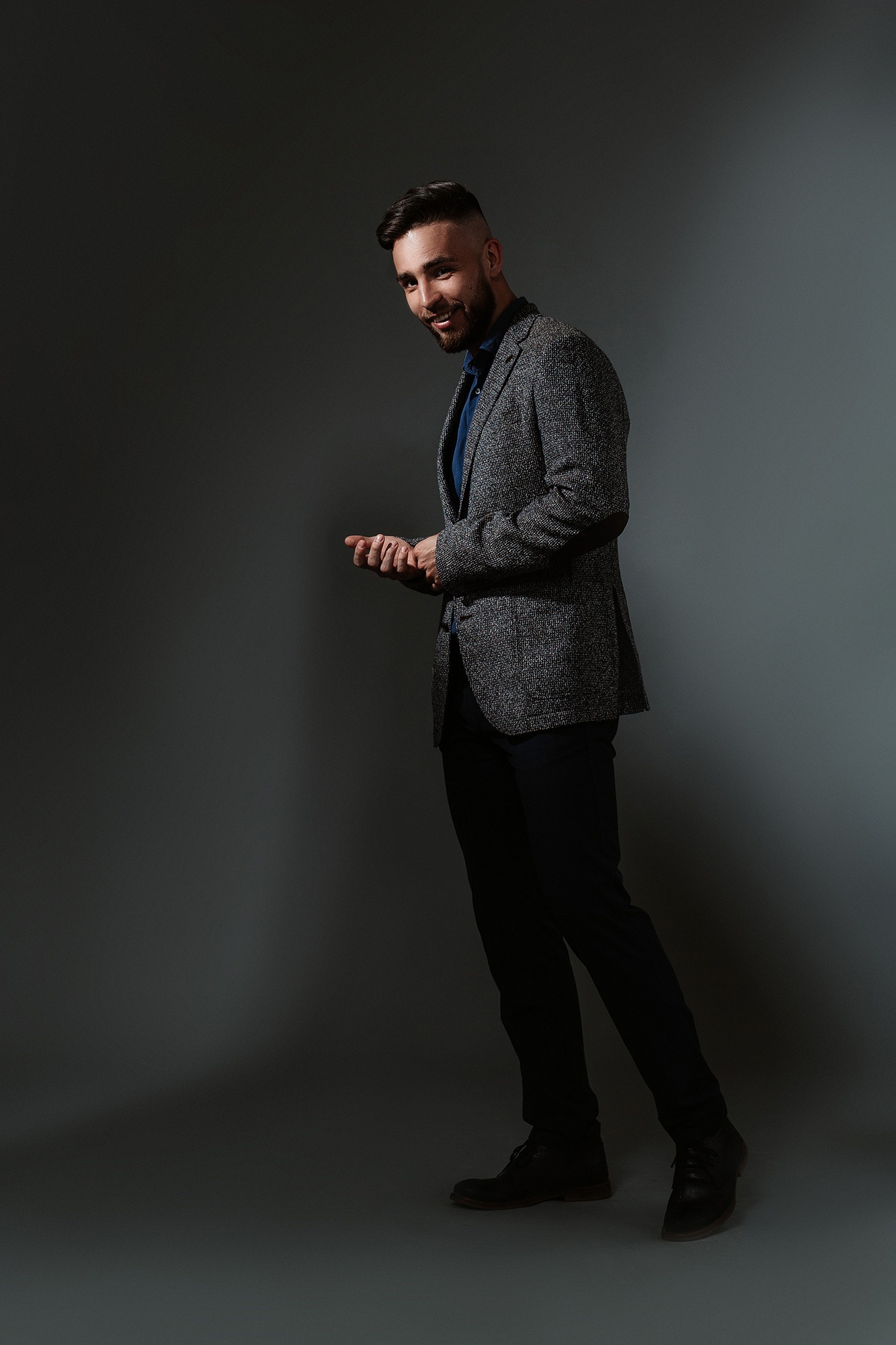 Студийный фотограф. Свадебный и портретный фотограф