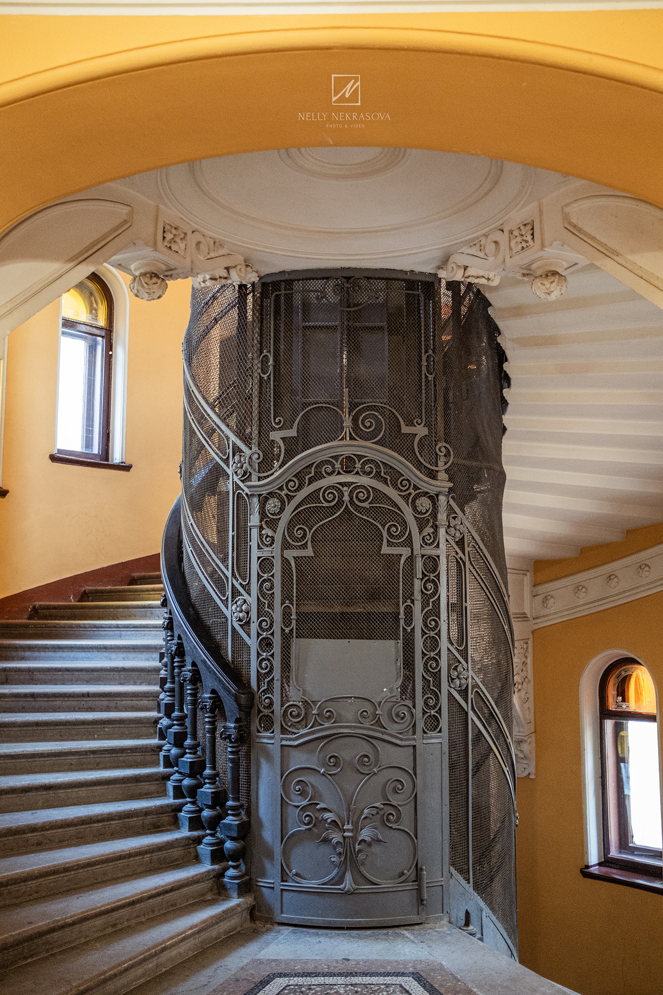Парадная доходного дома Елисеева. Фотограф и искусствовед в Туле и Санкт-Петербурге Нелли Некрасова