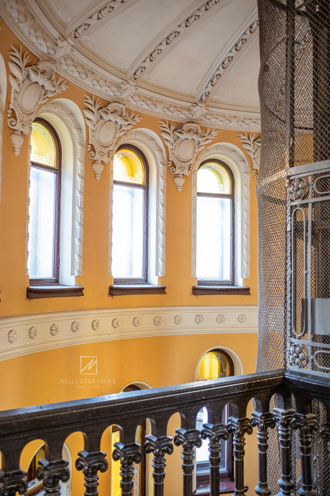 Парадная доходного дома Елисеева. Фотограф и искусствовед в Туле и Санкт-Петербурге Нелли Некрасова