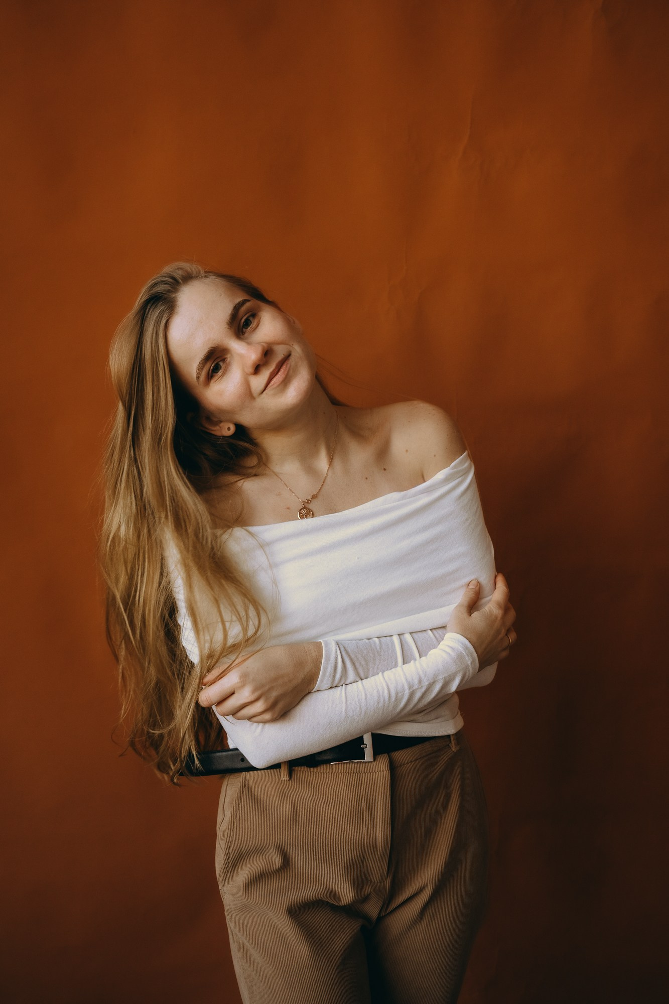 Привет! Меня зовут Оля, я фотограф из Санкт-Петербурга.             Открыта к коммерческим и творческим проектам. 