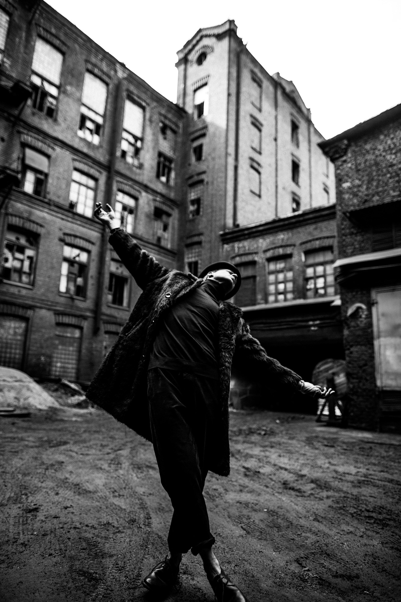 BOOK A SHOOT. Портретный фотограф в Москве Слава Новиков