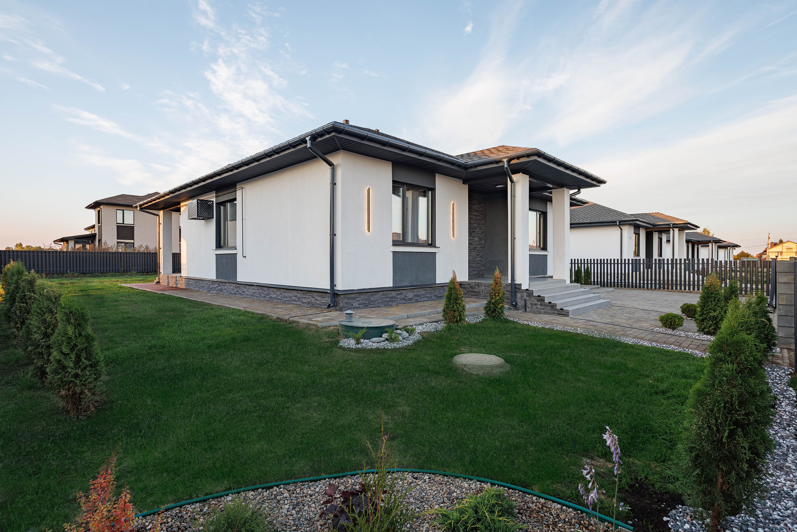  фотограф недвижимости — это не просто человек с камерой, это художник, который умеет видеть красоту в каждом уголке. интерьерный фотограф может преобразить любое пространство и сделать его привлекательным для потенциальных клиентов. Особенно это актуально для города Владимир и его окрестностей, где уникальные архитектурные решения и стильные интерьеры ждут своего часа на страницах журналов и в интернете