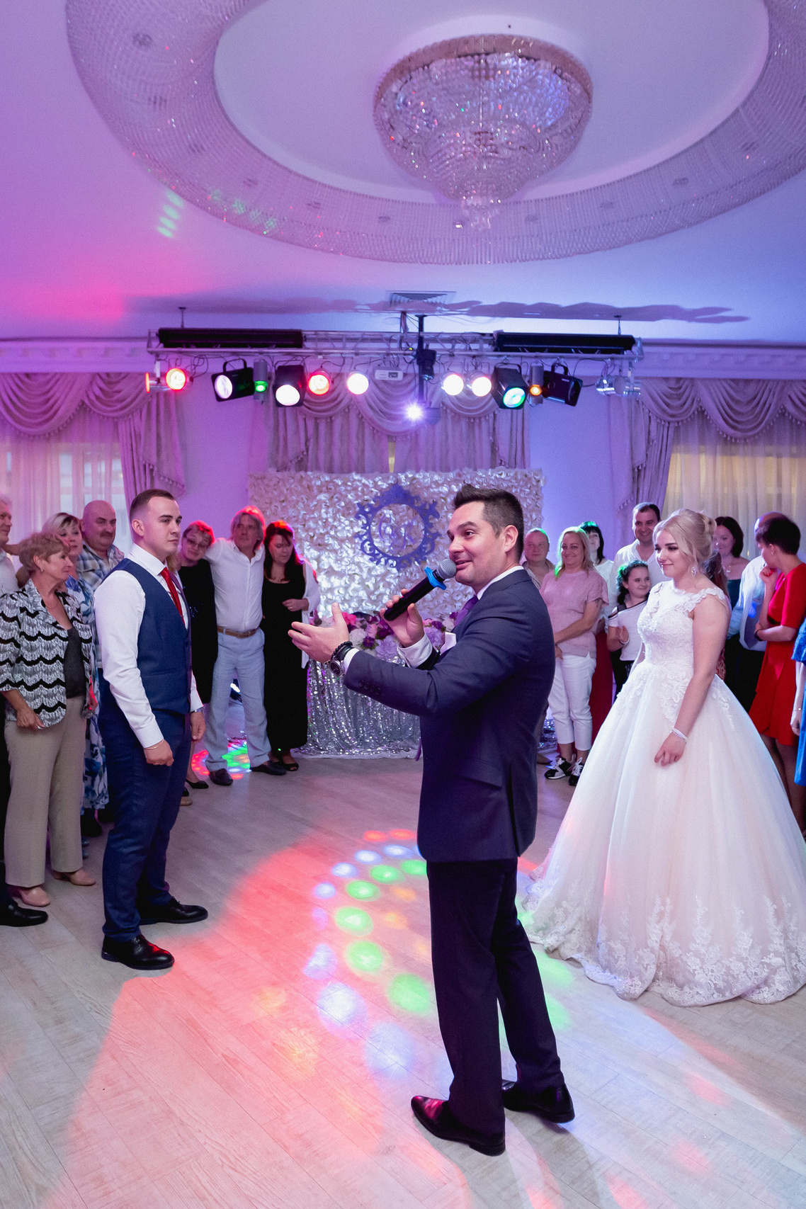 Ведущий на свадьбу. Банкетный комплекс и свадебное агенство "Александр Грин"
