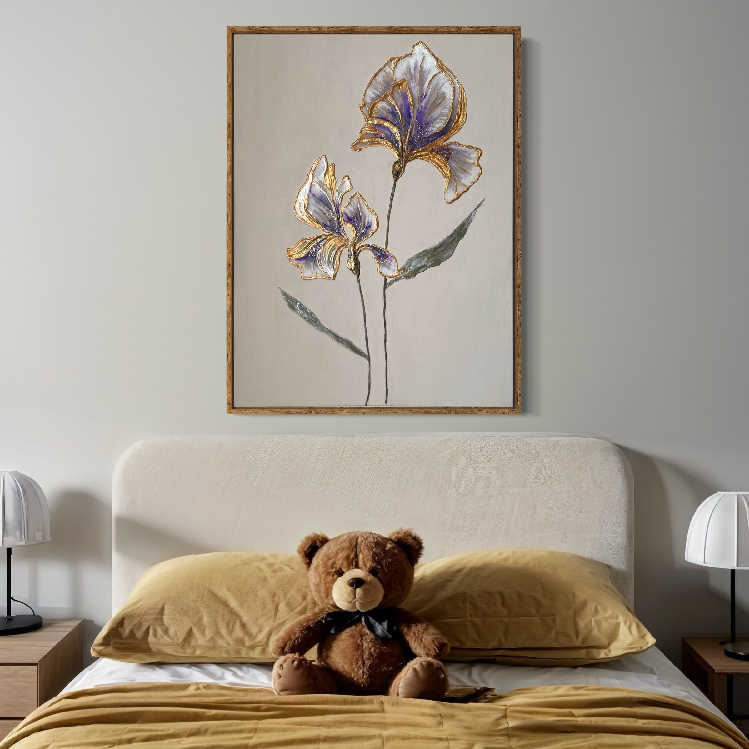 картина с цветами, ирисы, интерьерное искусство, смешанная техника, текстурная живопись, эпоксидная смола, флористическая живопись, золотая поталь, роскошный декор, стильный интерьер, уют, элегантность, гармония