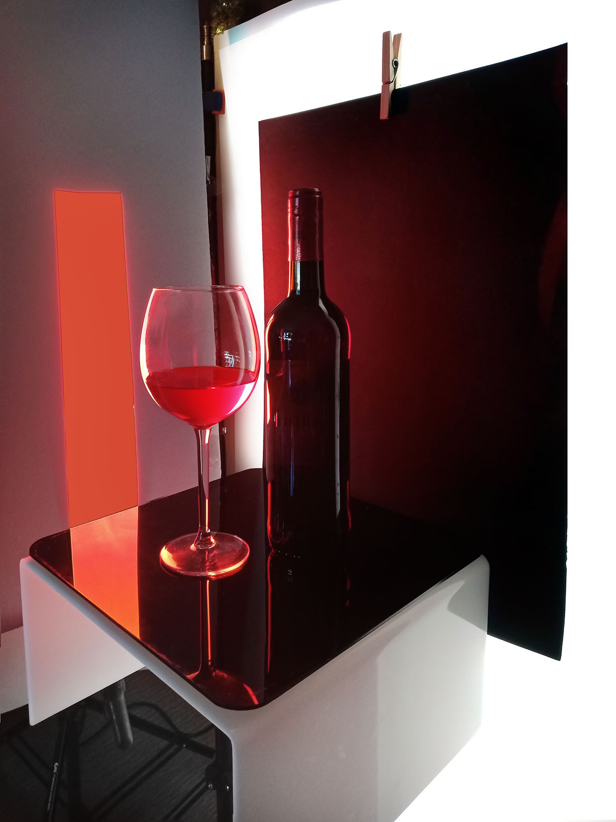 Секрет расстановки источников света для предметной съемки на черном фоне с контурной подсветкой и красным фильтром