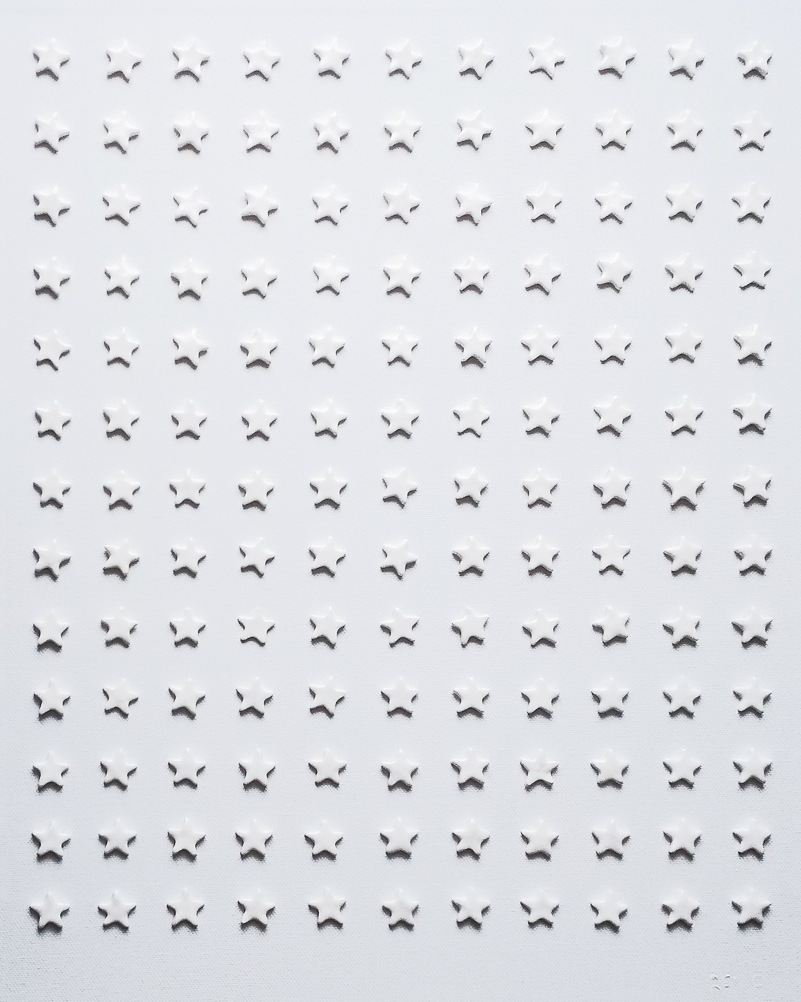 Концептуальная картина. На белом фоне белые звезды.