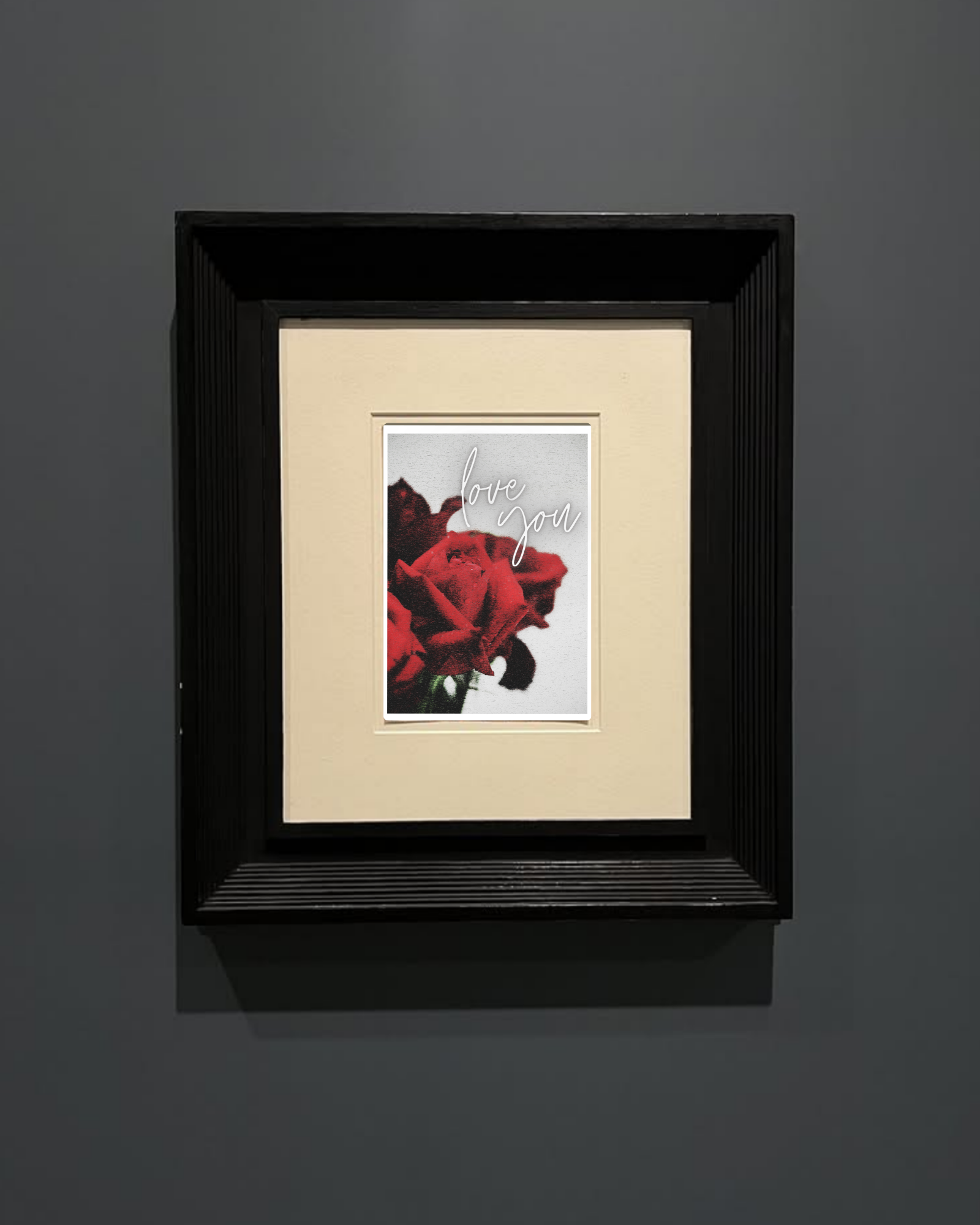 otkrytka-istoriya-roz-1-krasnaya-s-nadpisyu-love-10x15-dlya-pechati