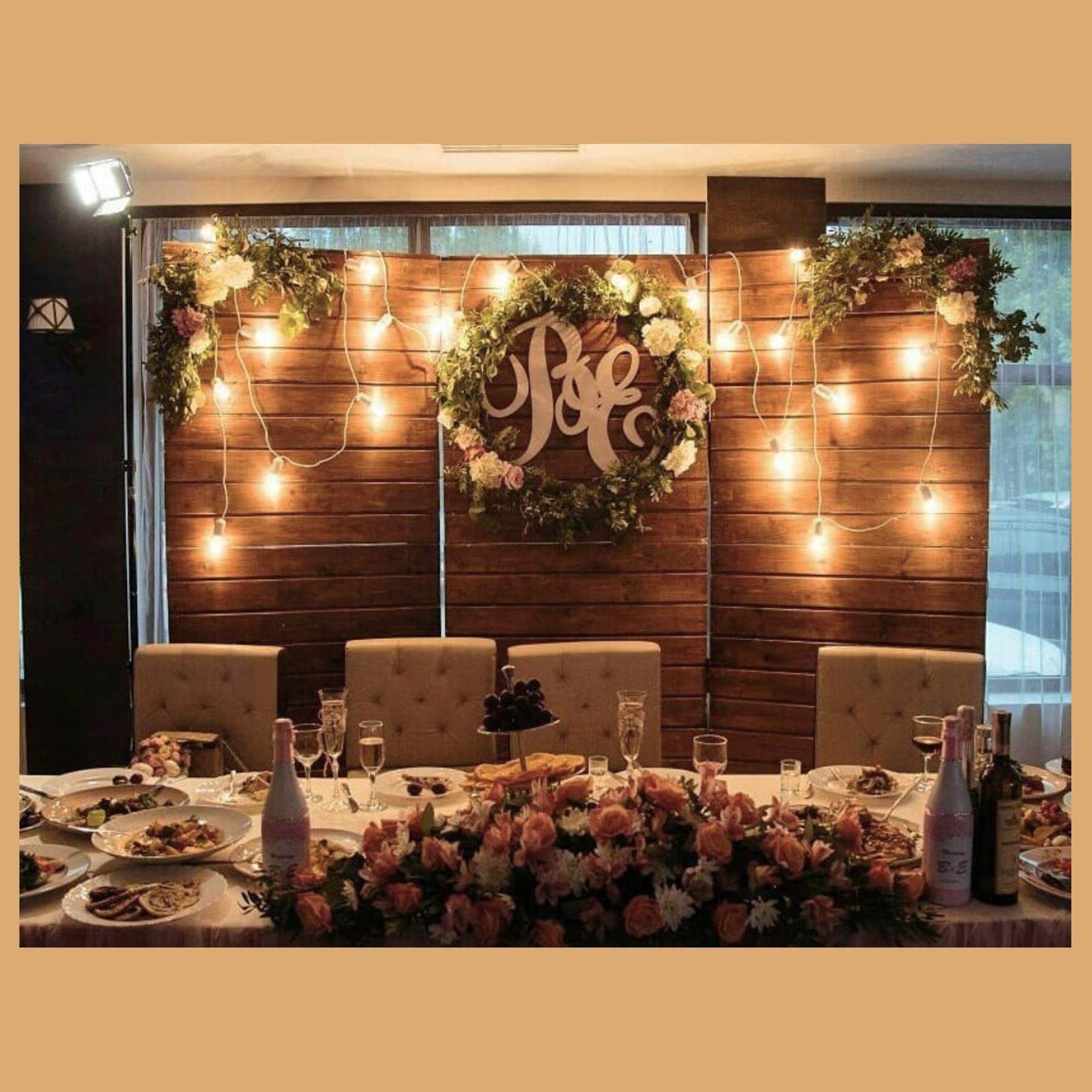 Деревянная фотозона. Студия праздничного декора