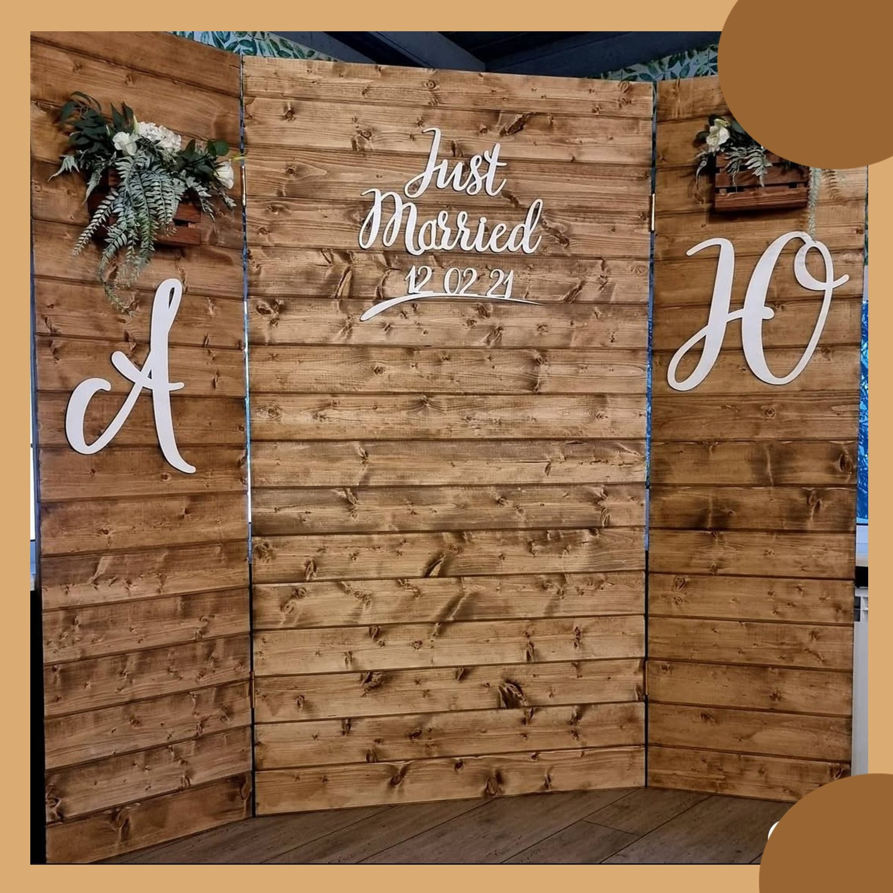 Деревянная фотозона. Студия праздничного декора