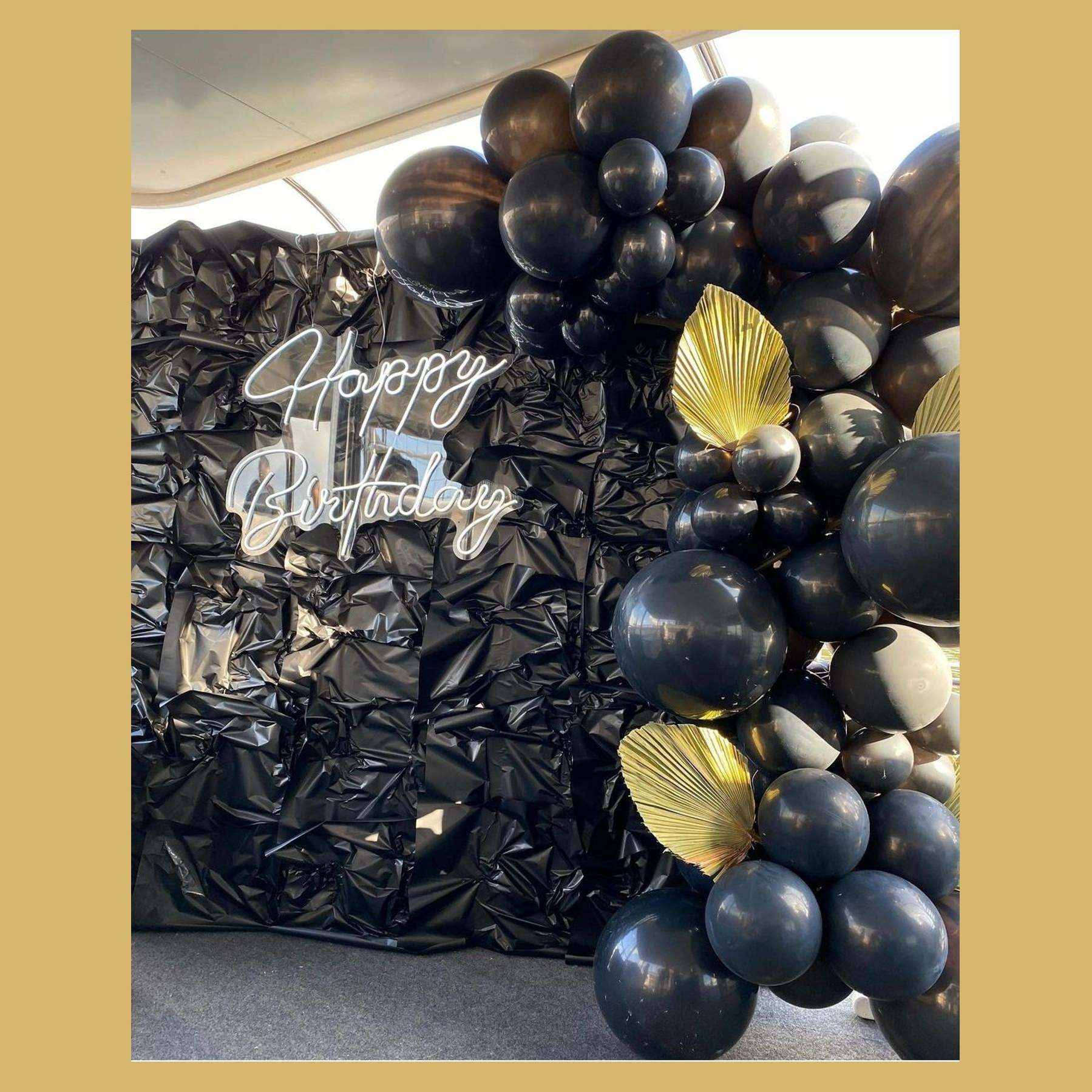 Фотозона из фольги. Студия праздничного декора