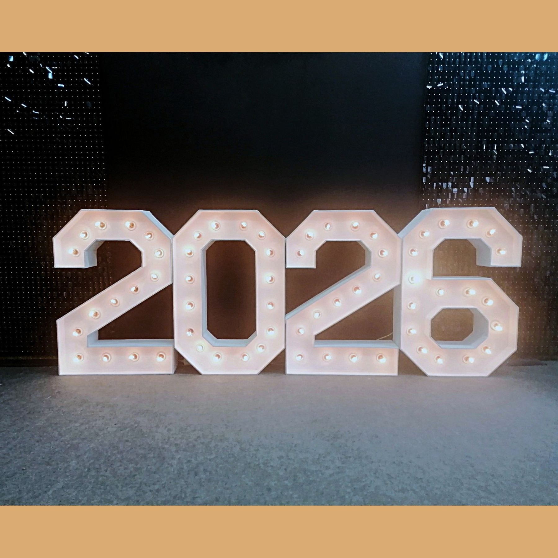 Фотозона новогодняя. Студия праздничного декора