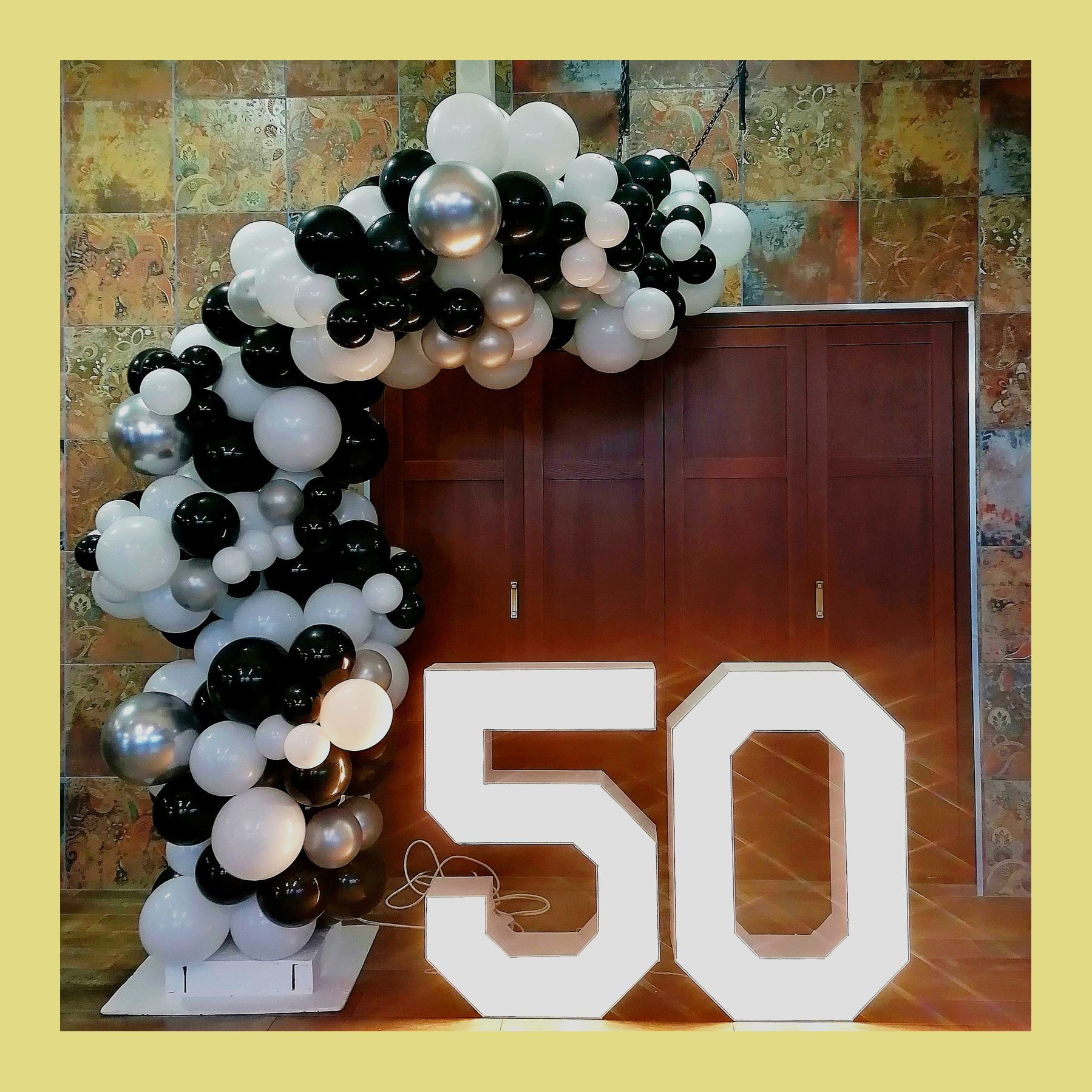 Фотозона с шарами. Студия праздничного декора