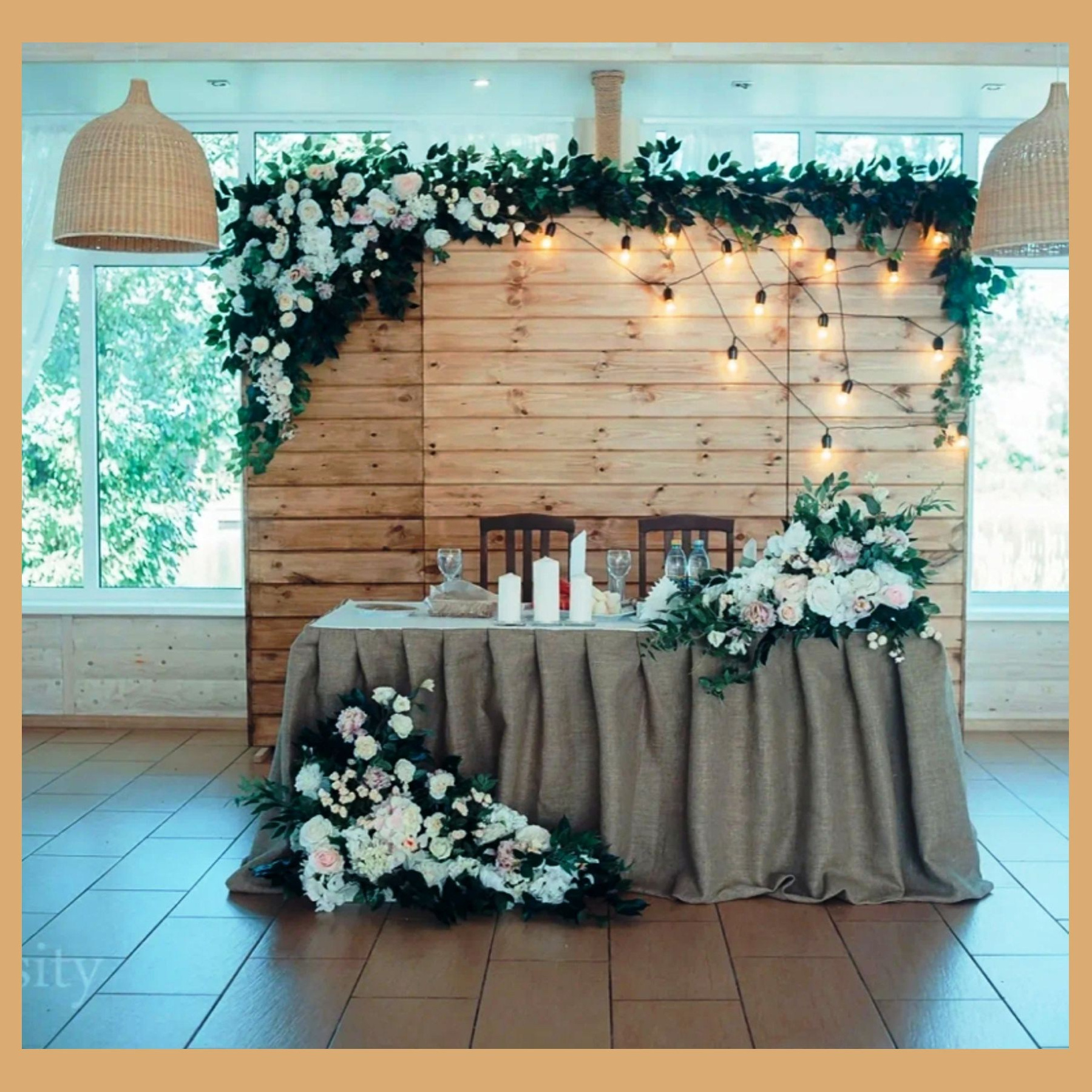 Деревянная фотозона. Студия праздничного декора