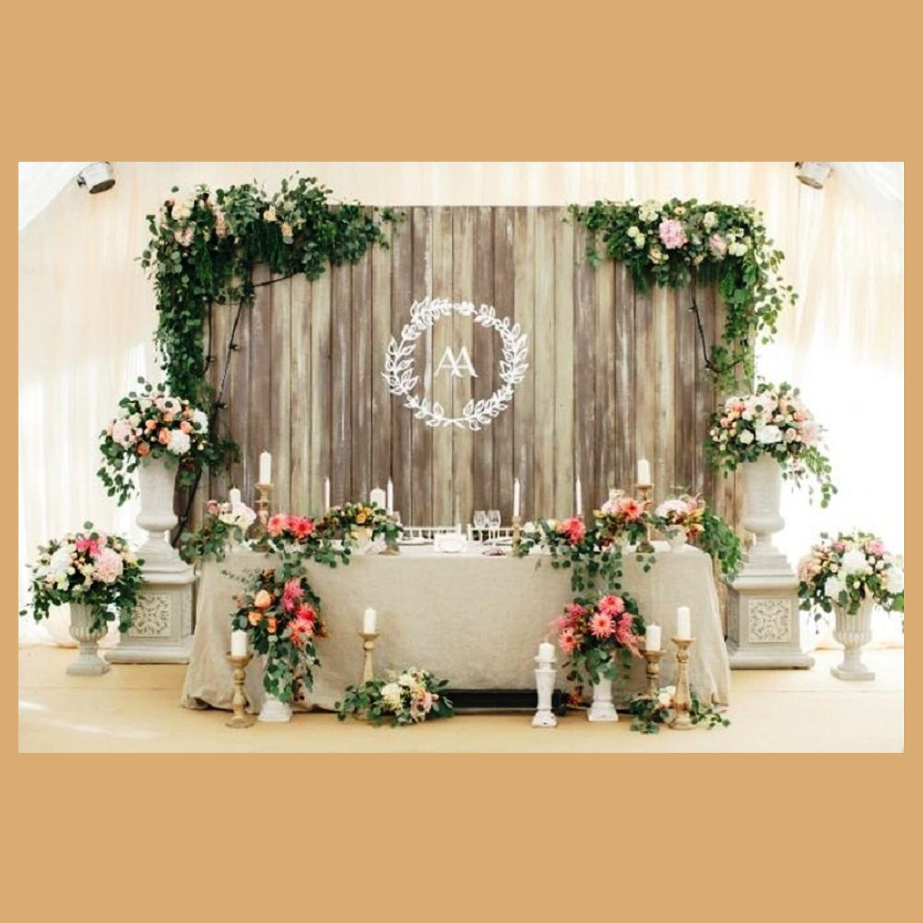 Деревянная фотозона. Студия праздничного декора