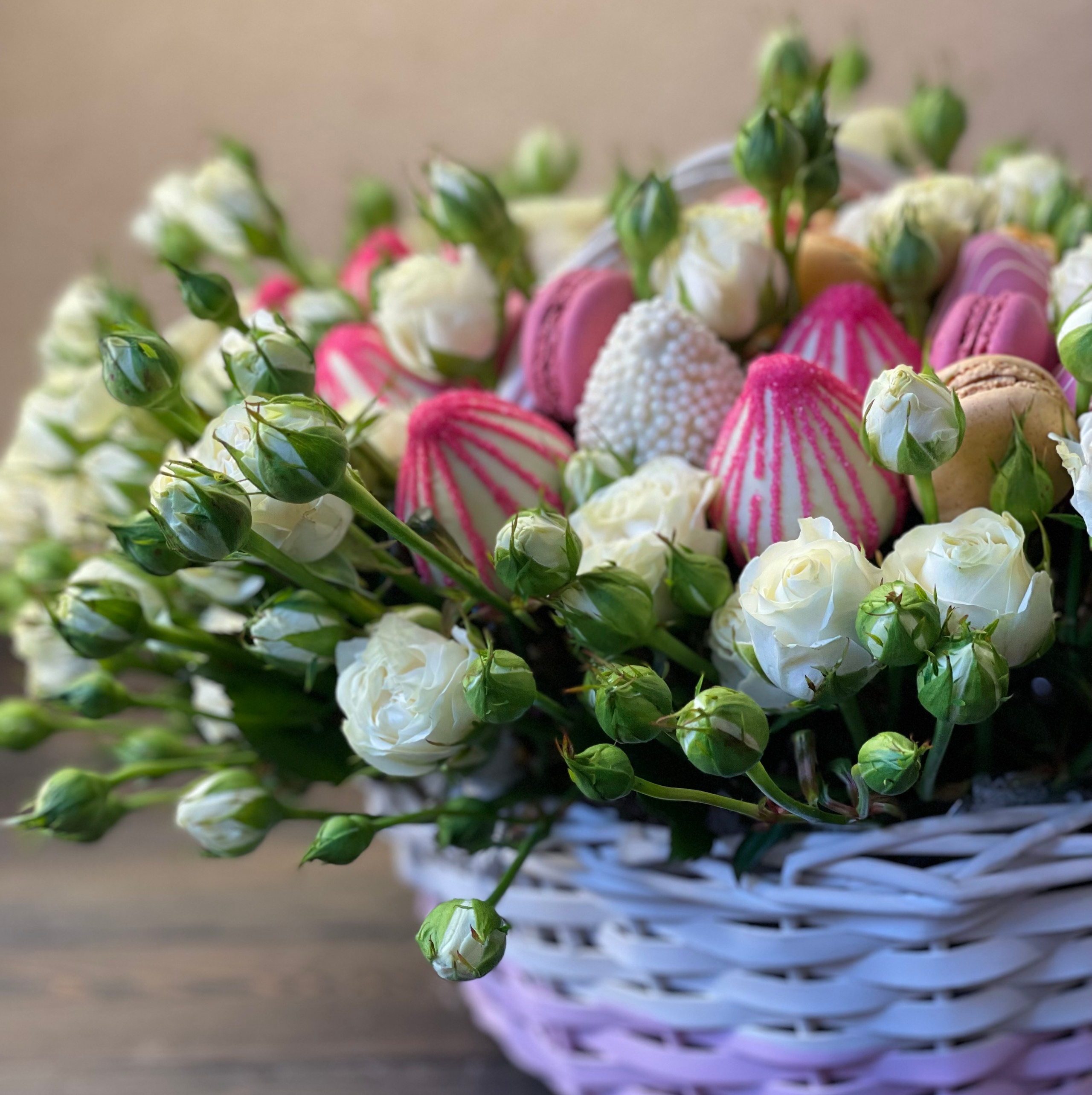 Композиции с цветами. Клубника в шоколаде в Сургуте