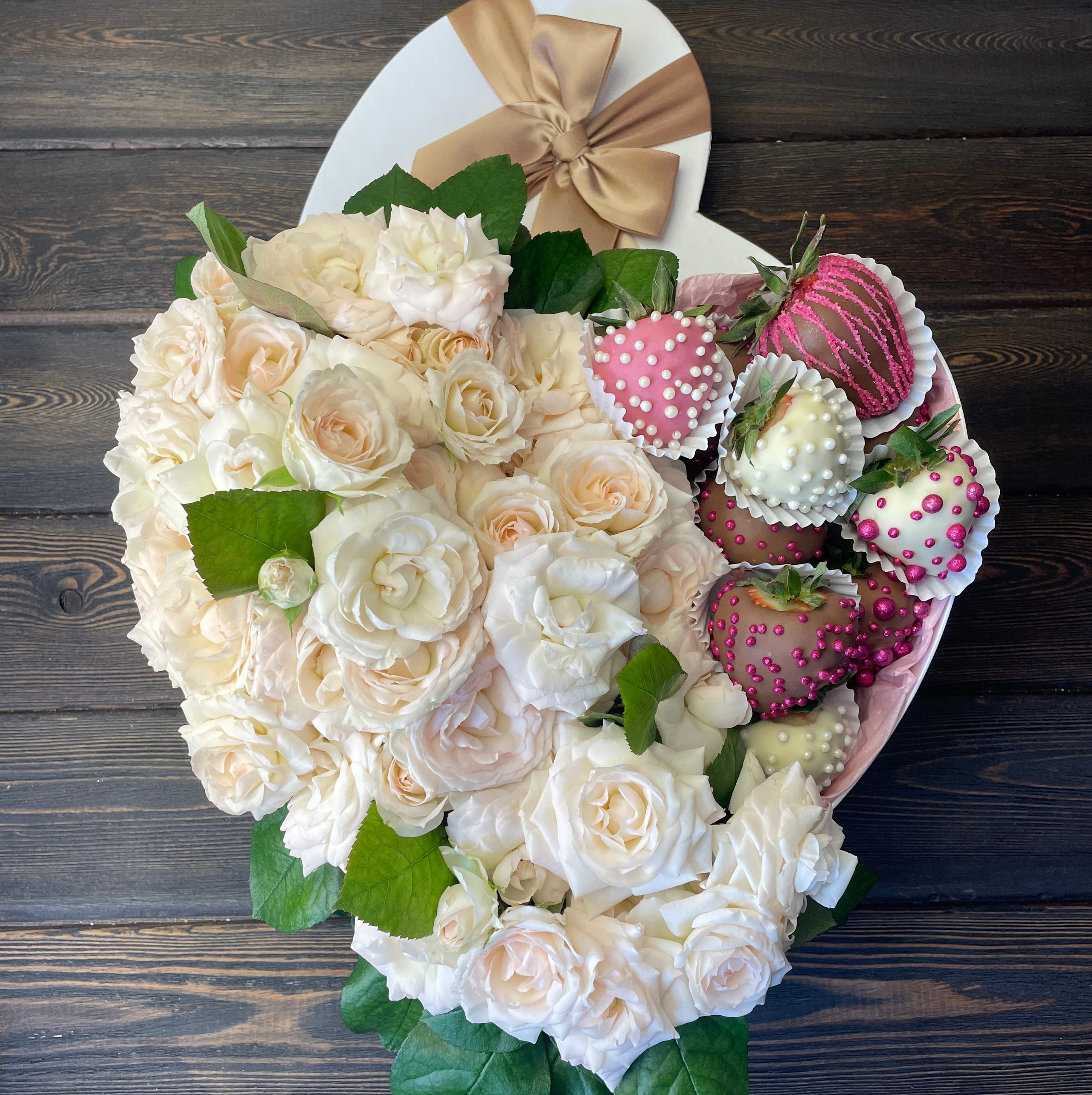 Композиции с цветами. Клубника в шоколаде в Сургуте