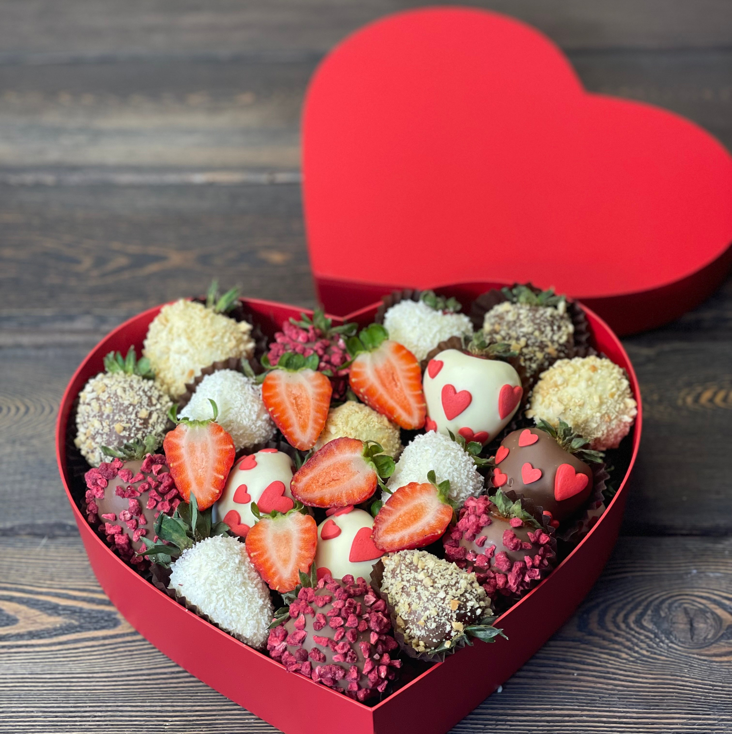 Наборы из клубники в шоколаде СЕРДЕЧКИ. Клубника в шоколаде в Сургуте