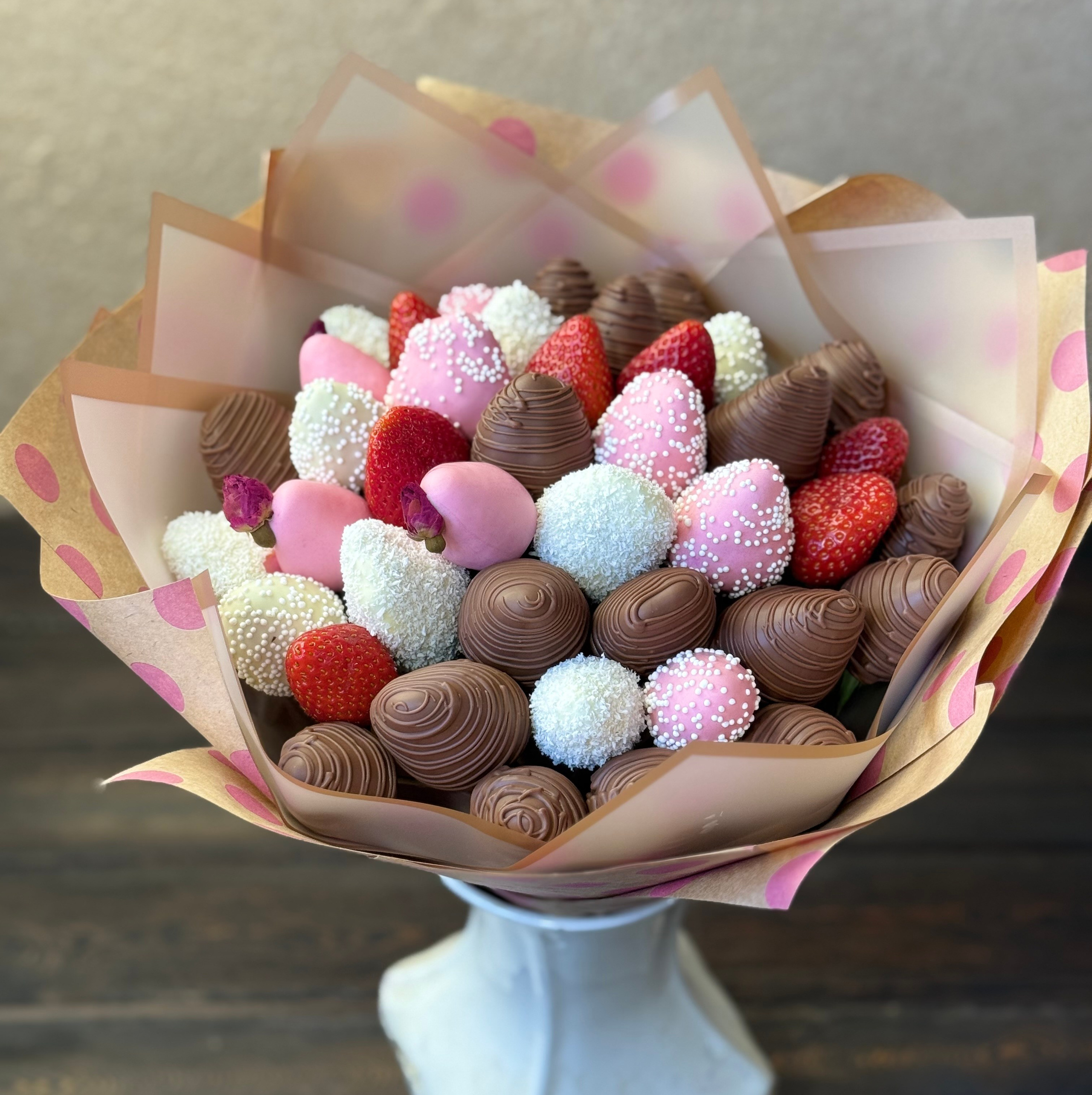 Букеты из клубники Сургут. Клубника в шоколаде в Сургуте