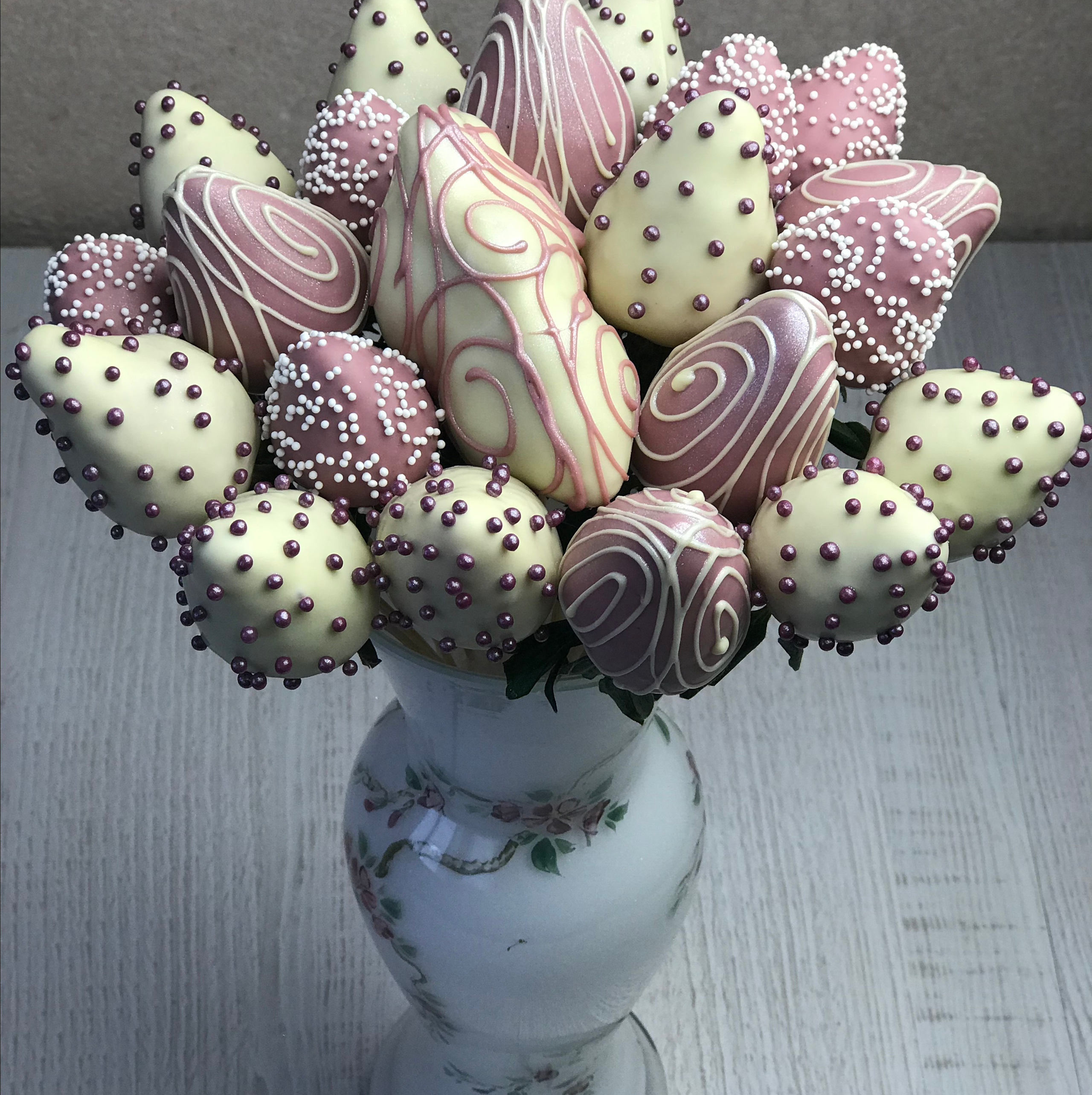 Сургут букет из конфет клубника в шоколаде