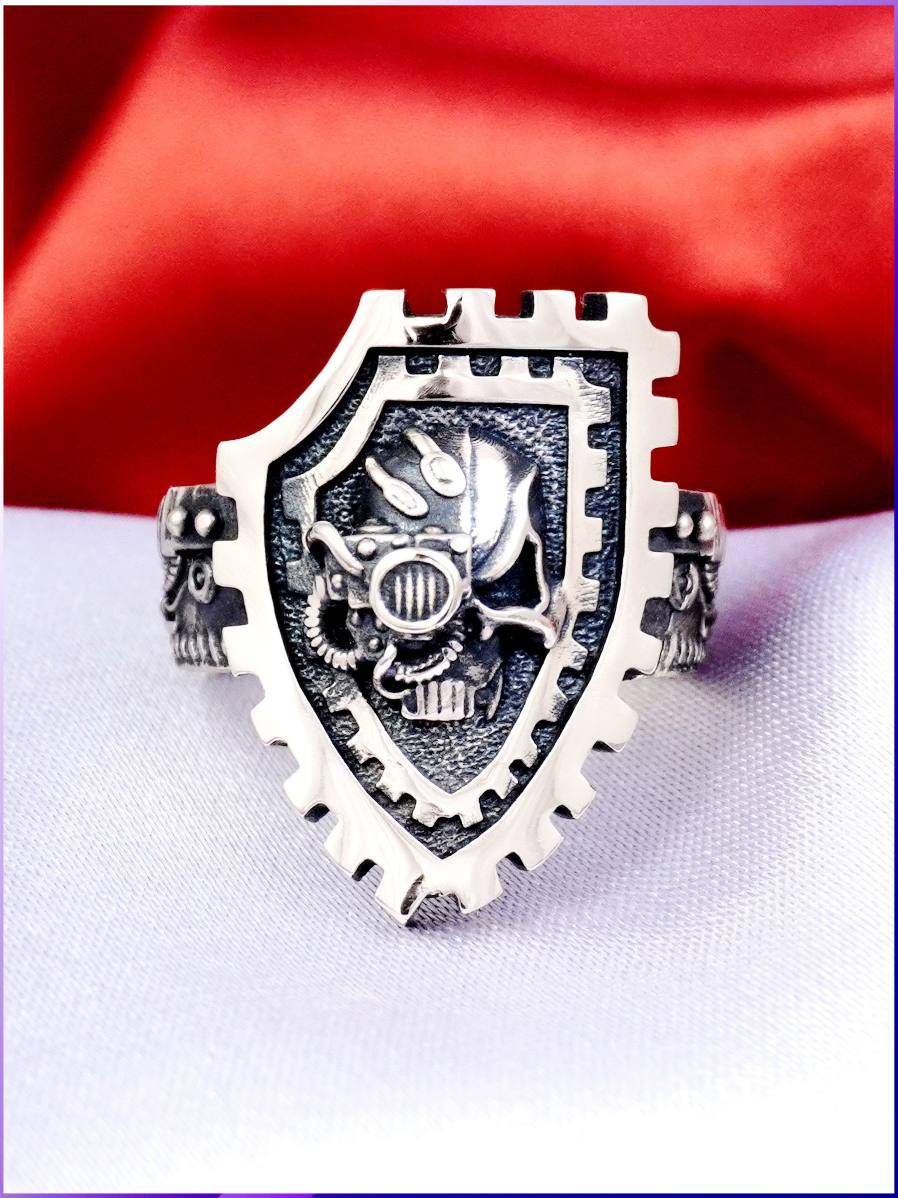 Кольцо Adeptus Mechanicus с латинскими надписями - Ferrum et Ignis
