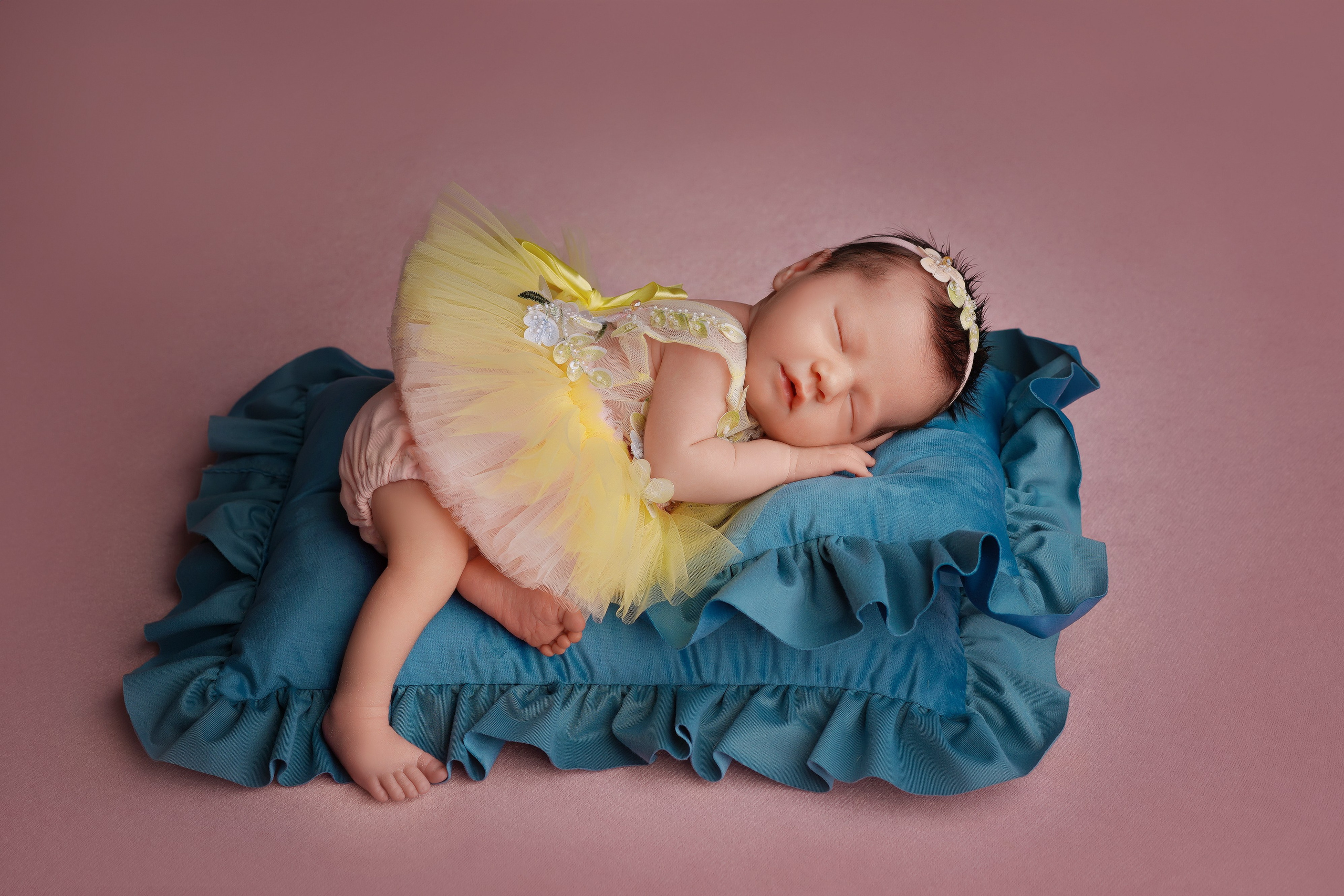 Новорожденные. Классика. Фотограф новорожденных беременных в Тюмени Ткачук Татьяна
