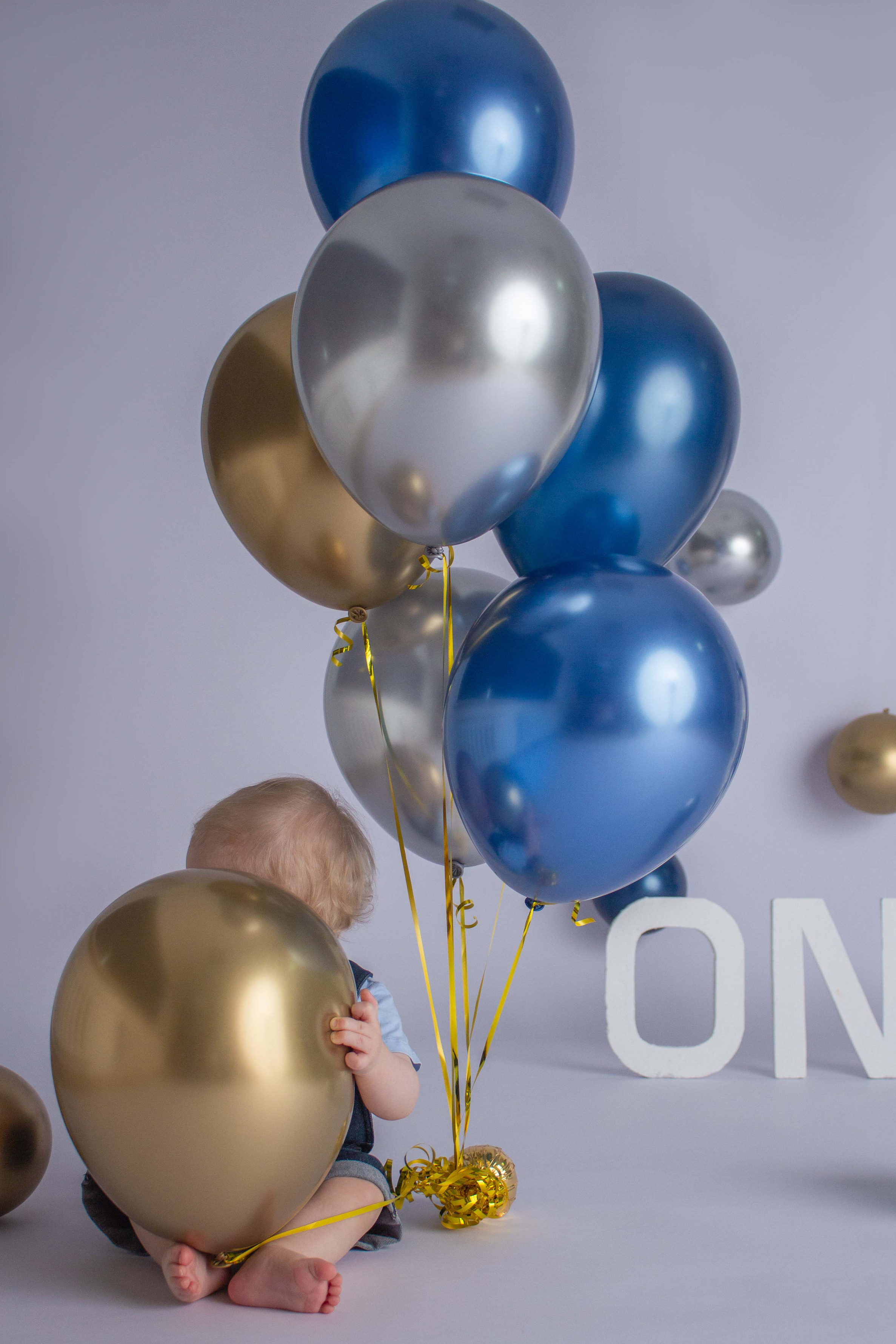 Фотосессия "Мне годик" в Нижнем Новгороде. Отметим первый день рождения вашего малыша красиво. Крушение тортика. Фотографии с родителями.