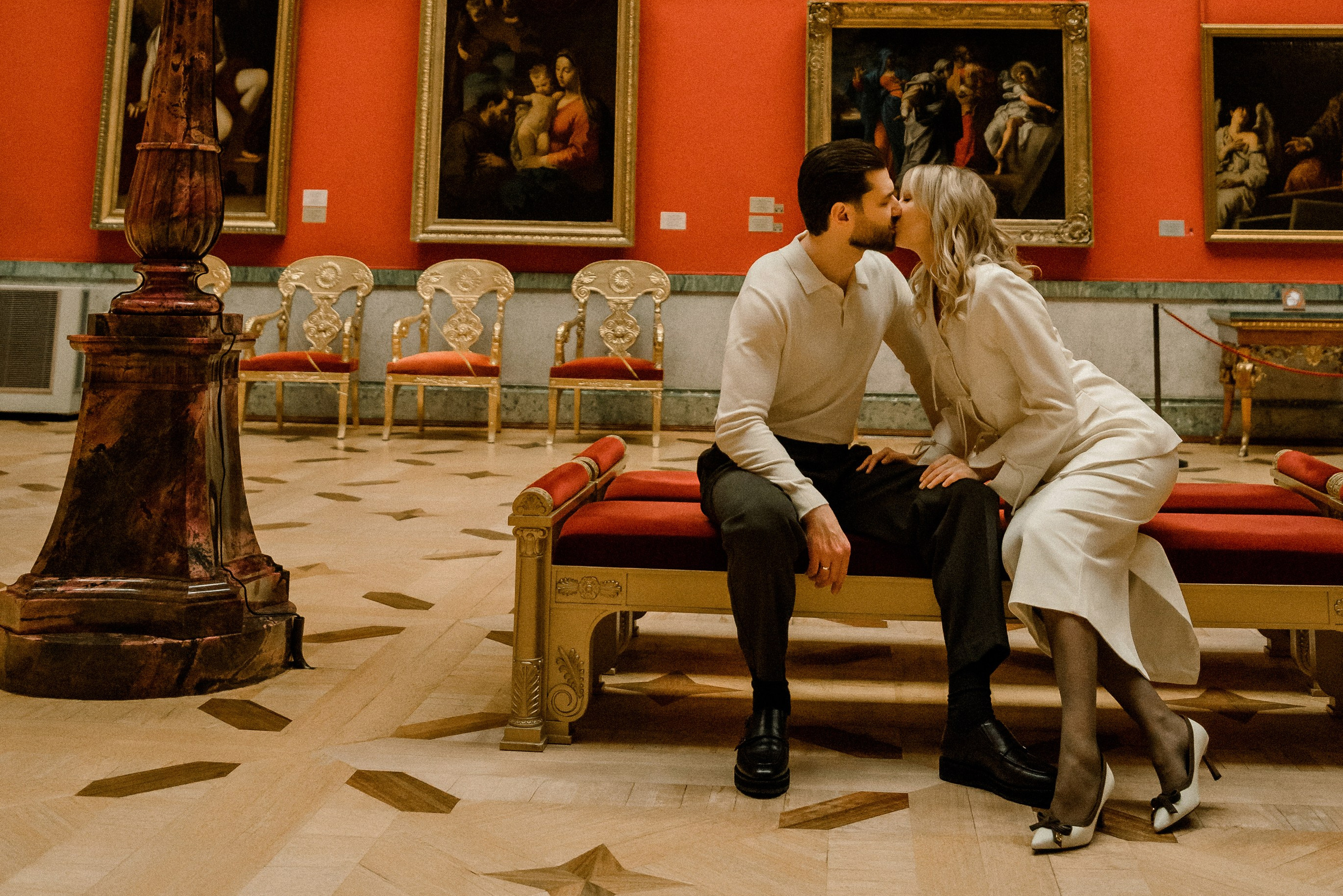 Фотосессия в Эрмитаже. Свадебный фотограф в Санкт-Петербурге София Шубик