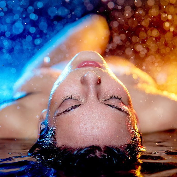 Подарочный сертификат на фотосессию у профессионального фотографа Михаила Семенова. Фотосъемка в каплях дождя в аква-фотостудии "АкваЛайт" г. Ярославль. Эксклюзивно, стильно, сексуально, дорого. Лучший подарок девушке.