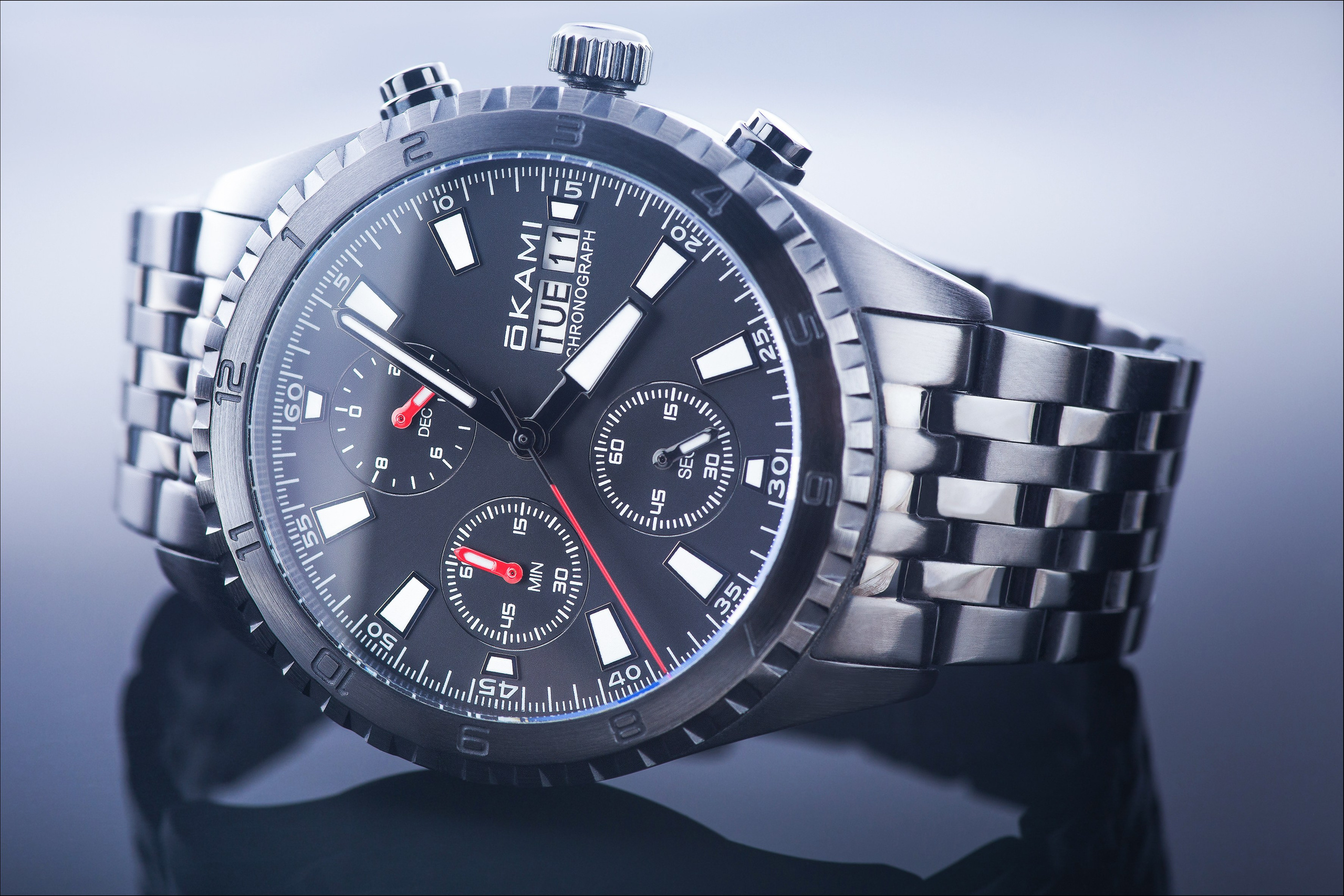 Стильные мужские часы крупным планом