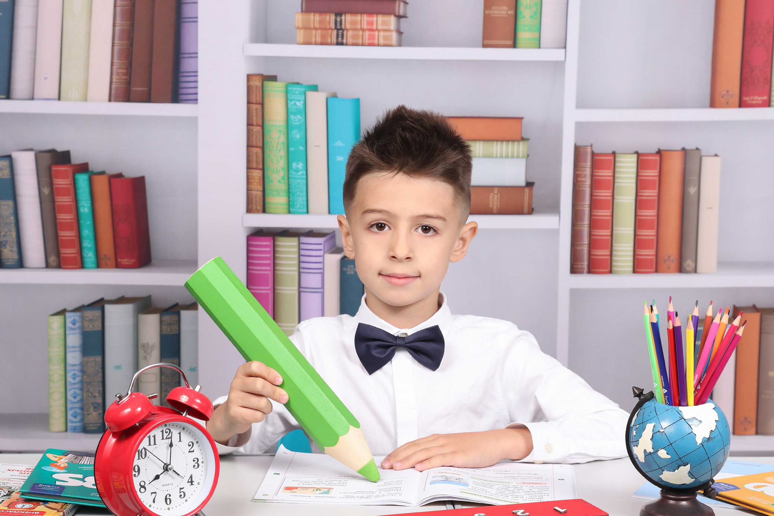 Фотосессия «Я первоклассник». Детский фотограф в Алматы, виньетки, выпускной альбом Алматы