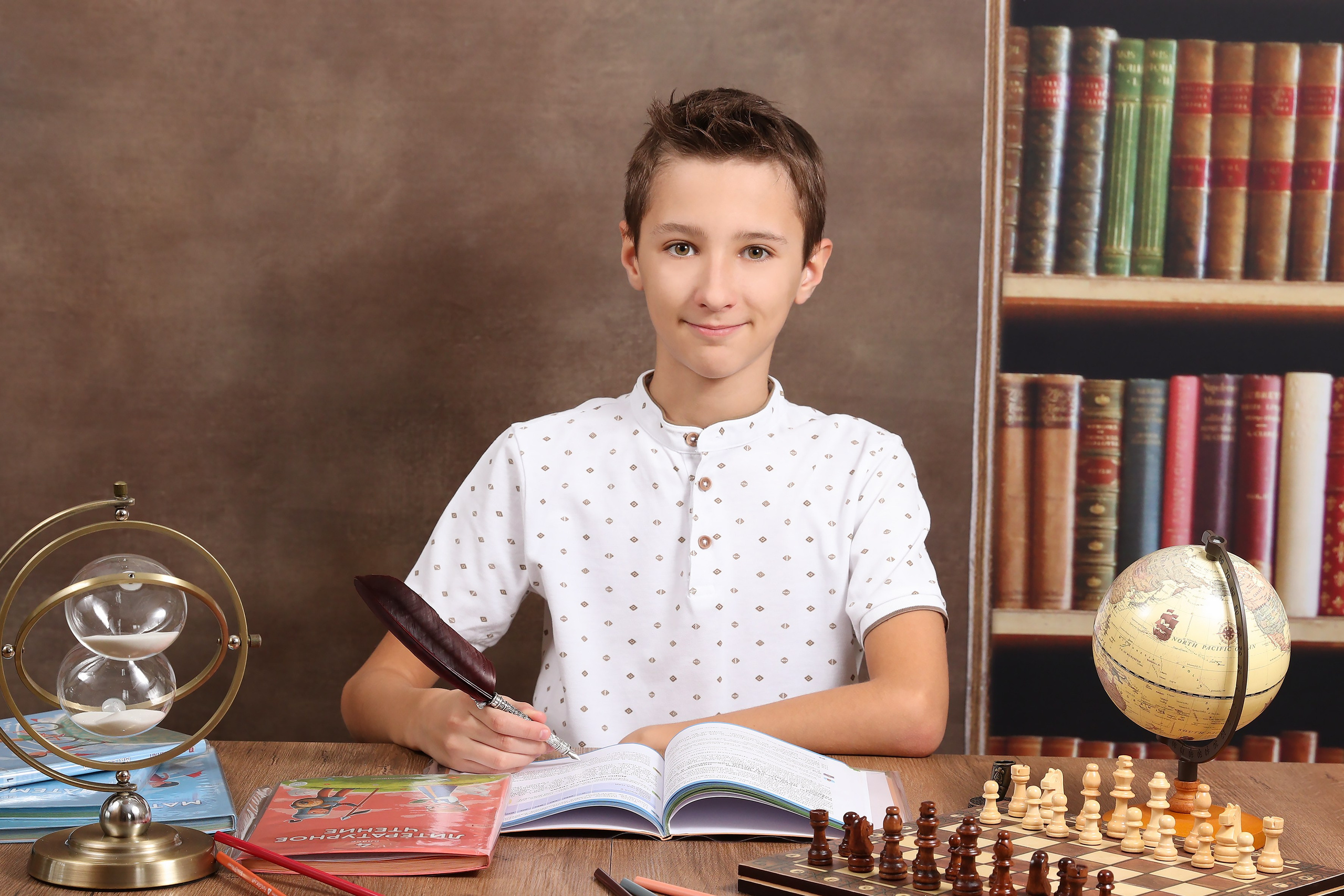 Стильные, современные фотокниги для школьников Алматы. Детский фотограф в Алматы, виньетки, выпускной альбом Алматы