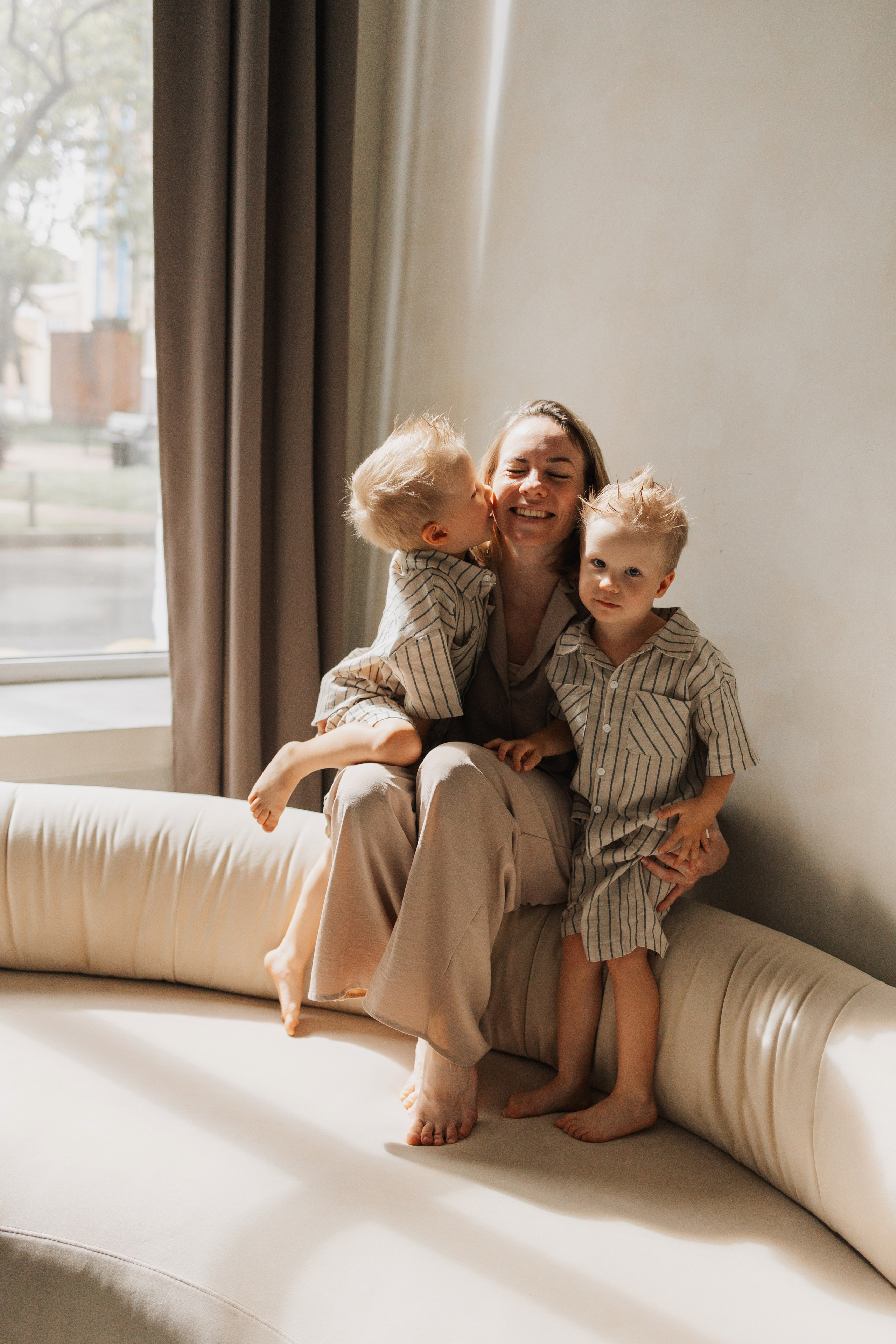 Семейная Фотосессия в Студии с Детьми: Уют, Волшебство и Ваши Счастливые Моменты. Семейный Фотограф Москва: Семья, Love Story, Контент для Блога/Маркетплейсов