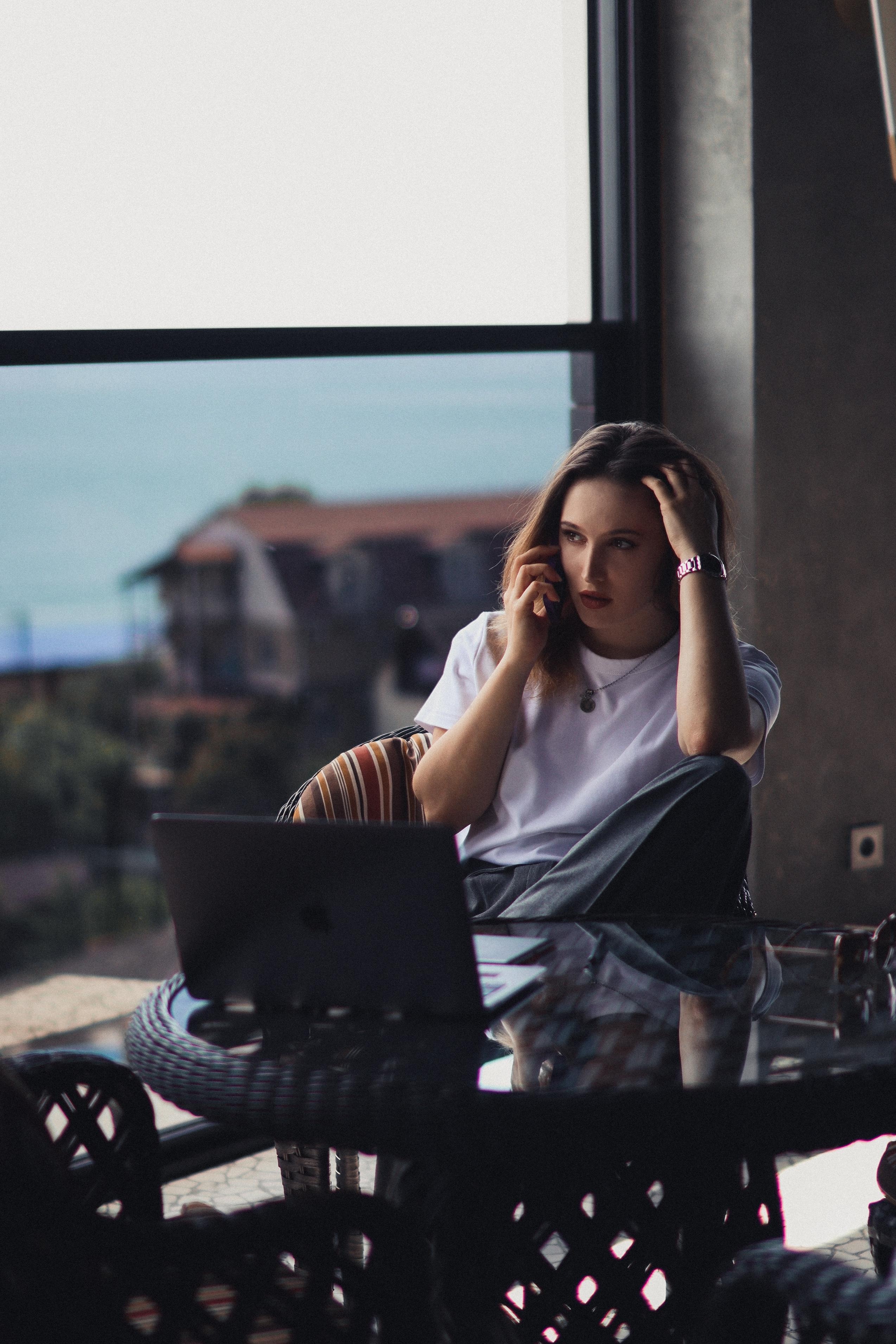 Графический дизайнер Логотип Брендинг Москва Тома Береговая