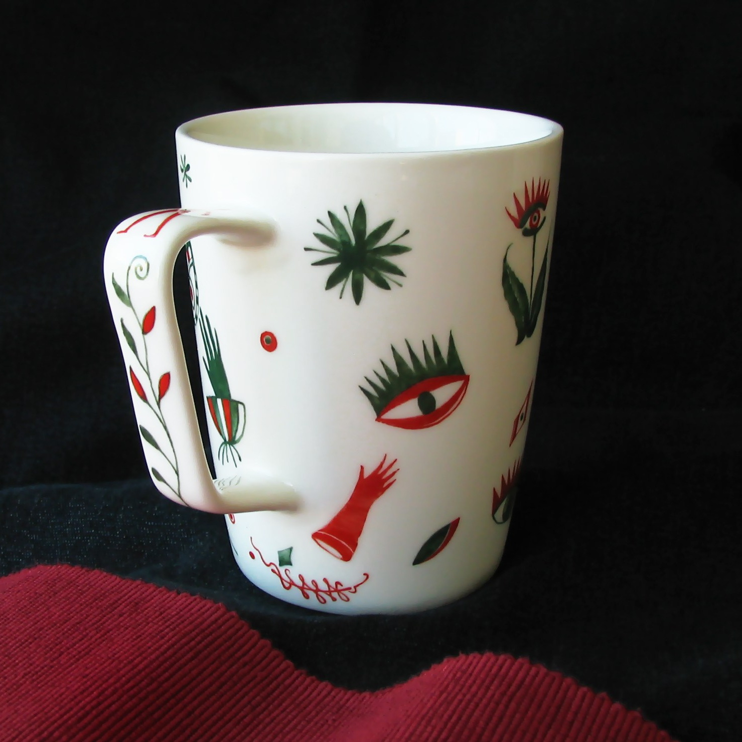 Надпись на фарфоре в Санкт-Петербурге.