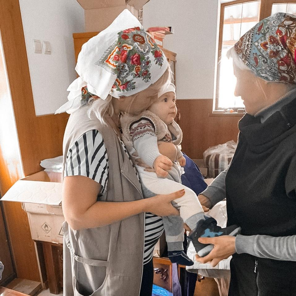 Волонтеры в Москве помогают беженцам 