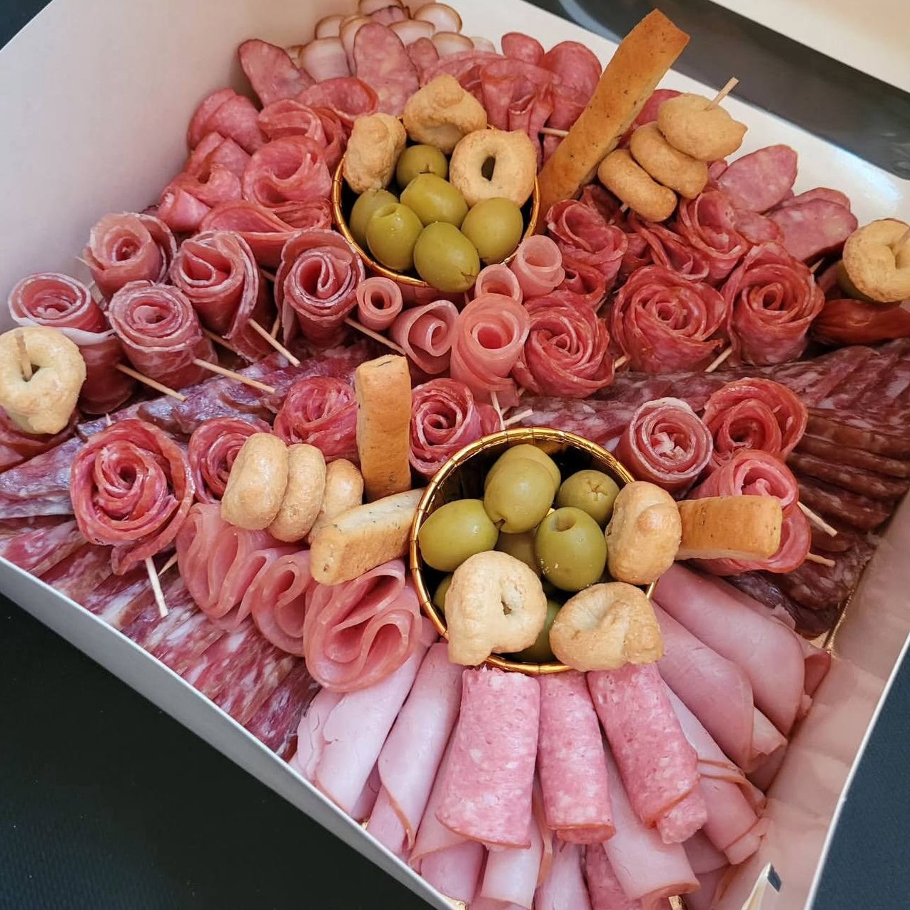 Кейтеринг, фуршеты, гастробоксы, авторские закуски в Уссурийске