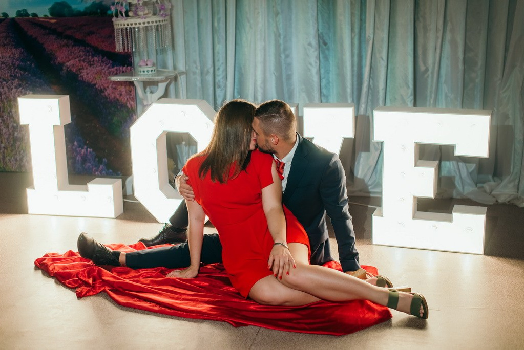 Буквы LOVE для фотозоны, украшения и президиума