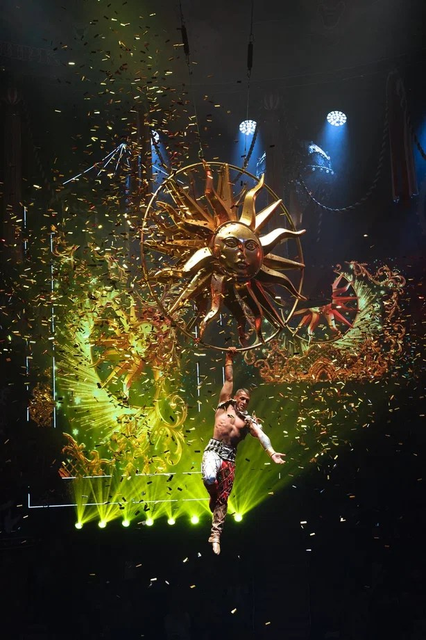 13 декабря в Пермском цирке состоялась премьера легендарного циркового шоу Гии Эрадзе «5 континентов». Журнал о самом особенном. Пермь и Пермский край