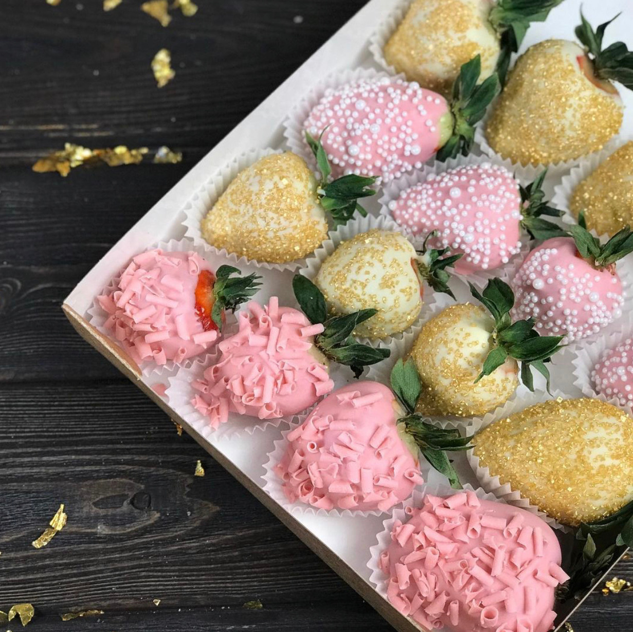 Наборы из клубники в шоколаде Сургут. Клубника в шоколаде в Сургуте