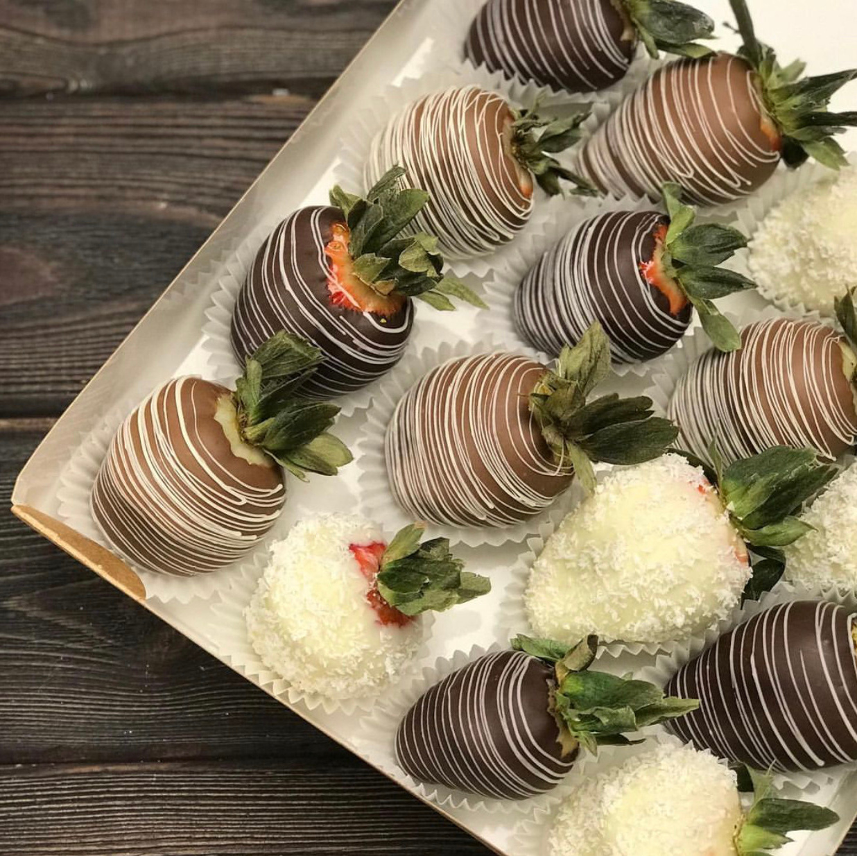 Наборы из клубники в шоколаде Сургут. Клубника в шоколаде в Сургуте