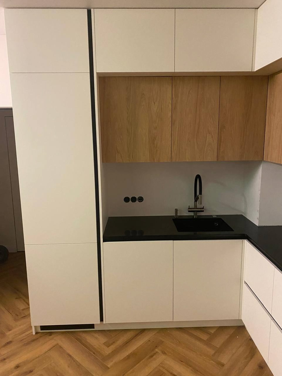 Модные сочетания цветов и фактур для кухни 2025