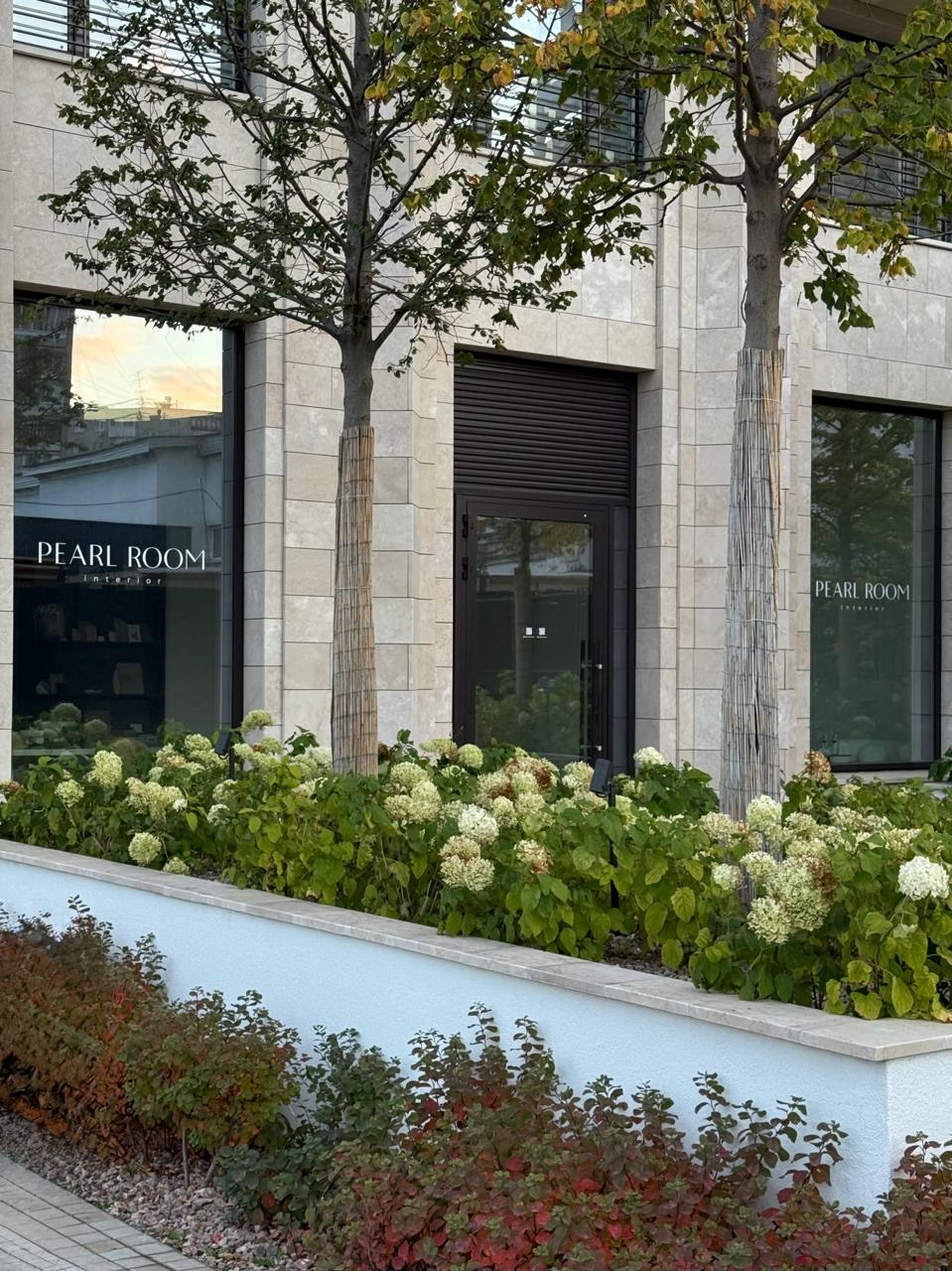 Контакты. Дизайн студия, занимаемся разработкой Дизайн проектов, реализацией проектов под ключ. Мы находимся в городе Екатеринбург. Зовут Рената