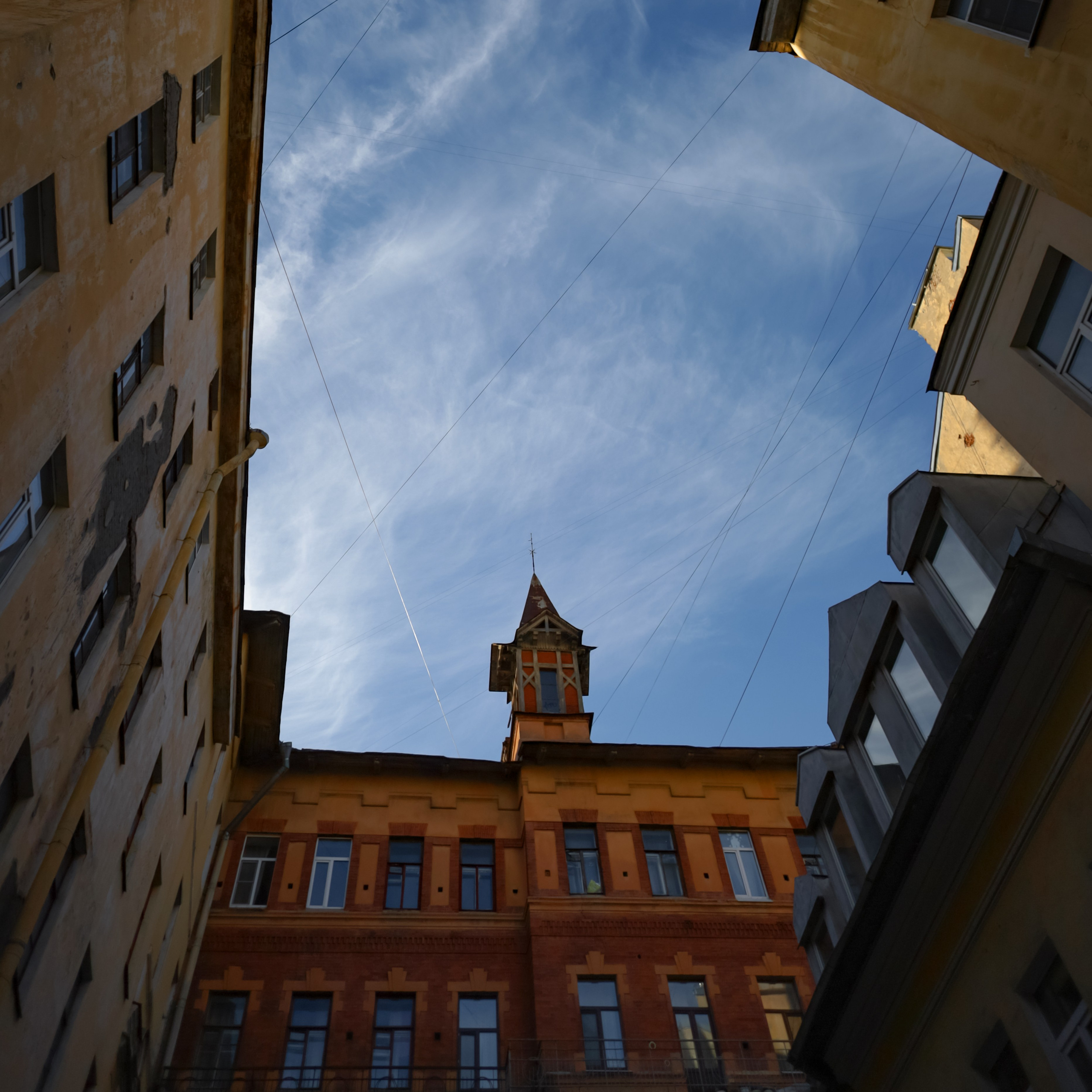 Дом лейтенанта Юрия Корсака. 812 оттенков Питера