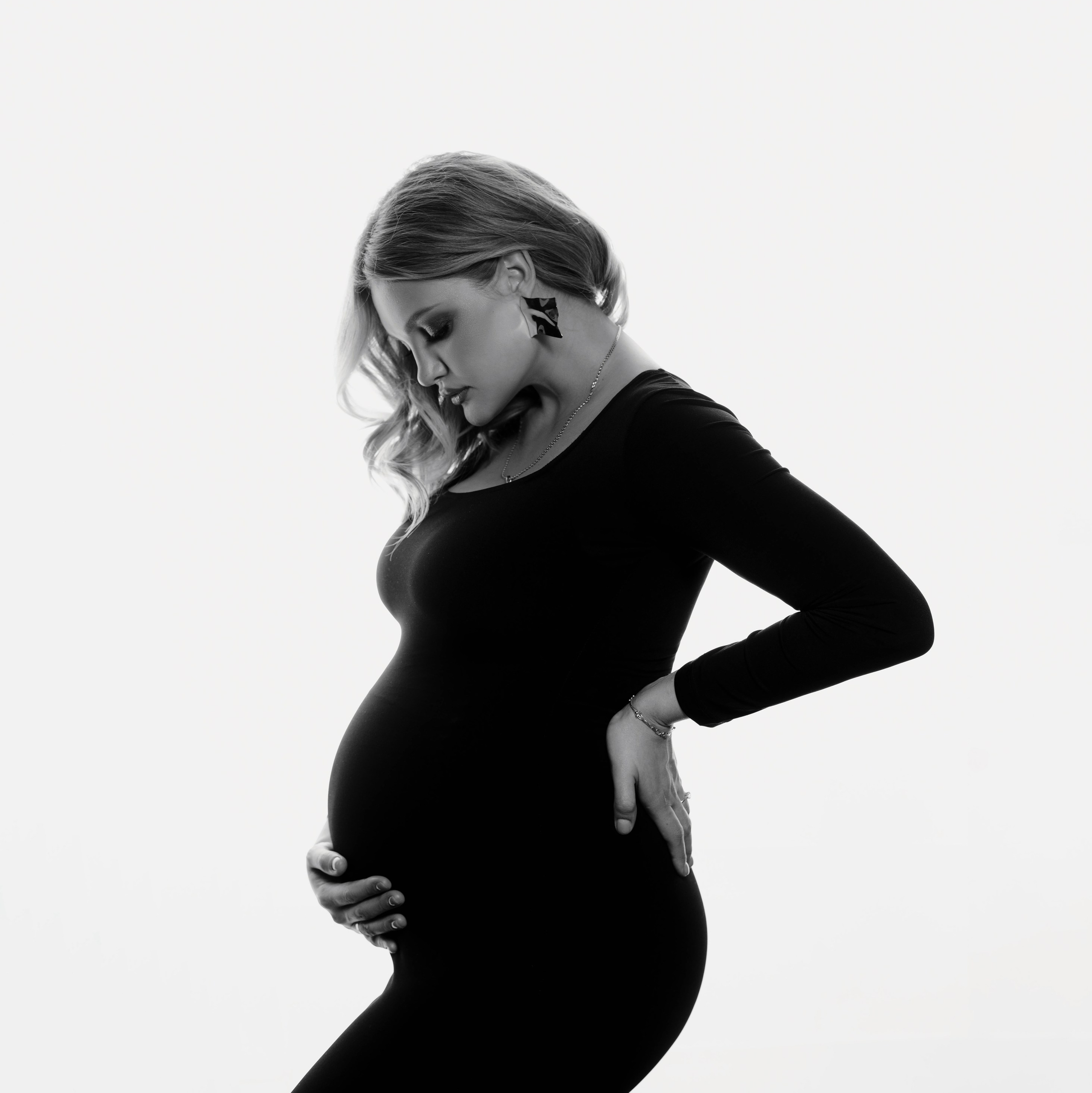 фотосессия в Москве. Женский портрет. Фотосессия в элегантном стиле. Диор. Красные губы. Макияж с красными губами. Фотограф Москва. Женский фотограф. Фотограф беременности в Москве. Беременность. Фотосессия беременных.